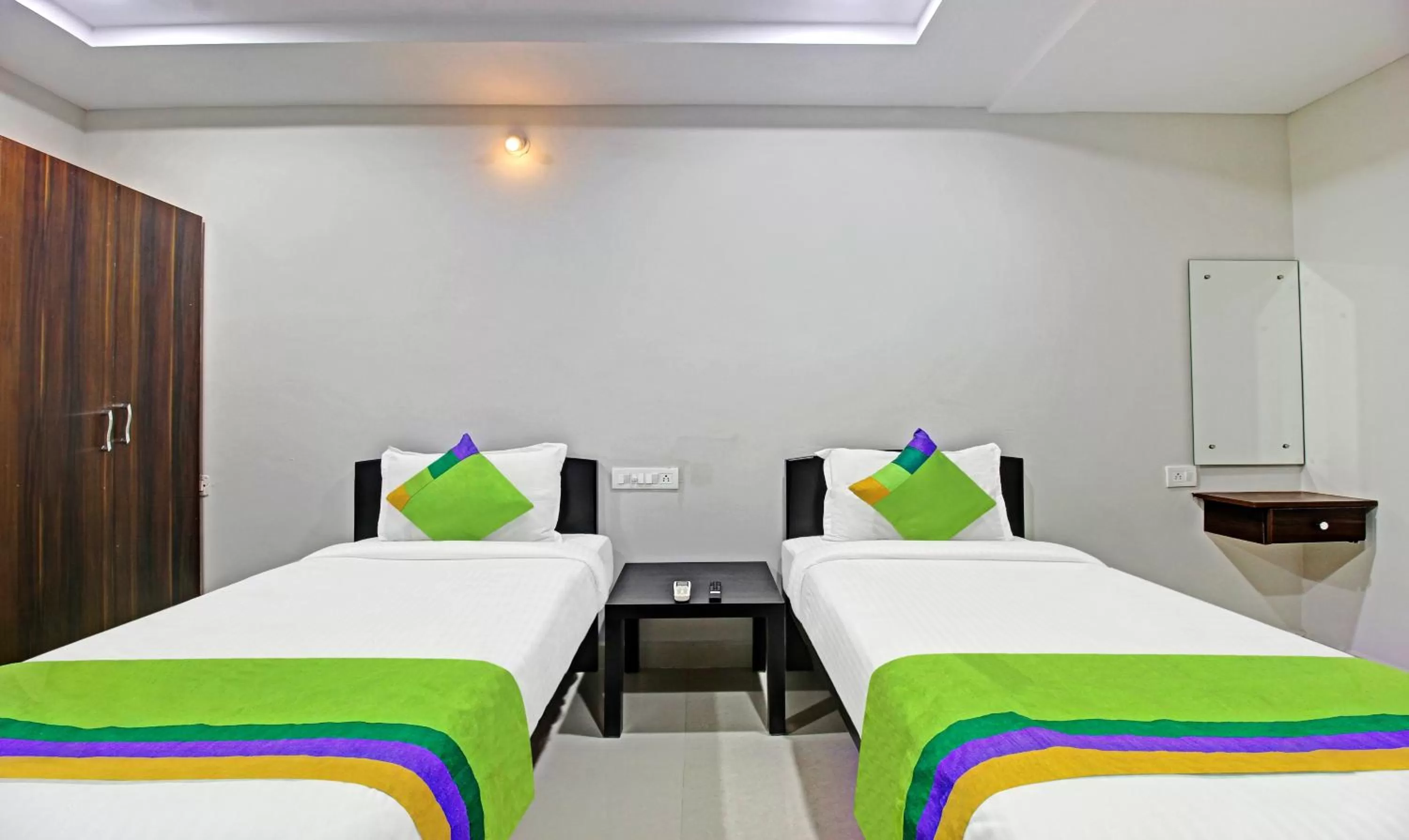 Bedroom, Bed in Itsy Hotels Sunrise Grand, Hitech City