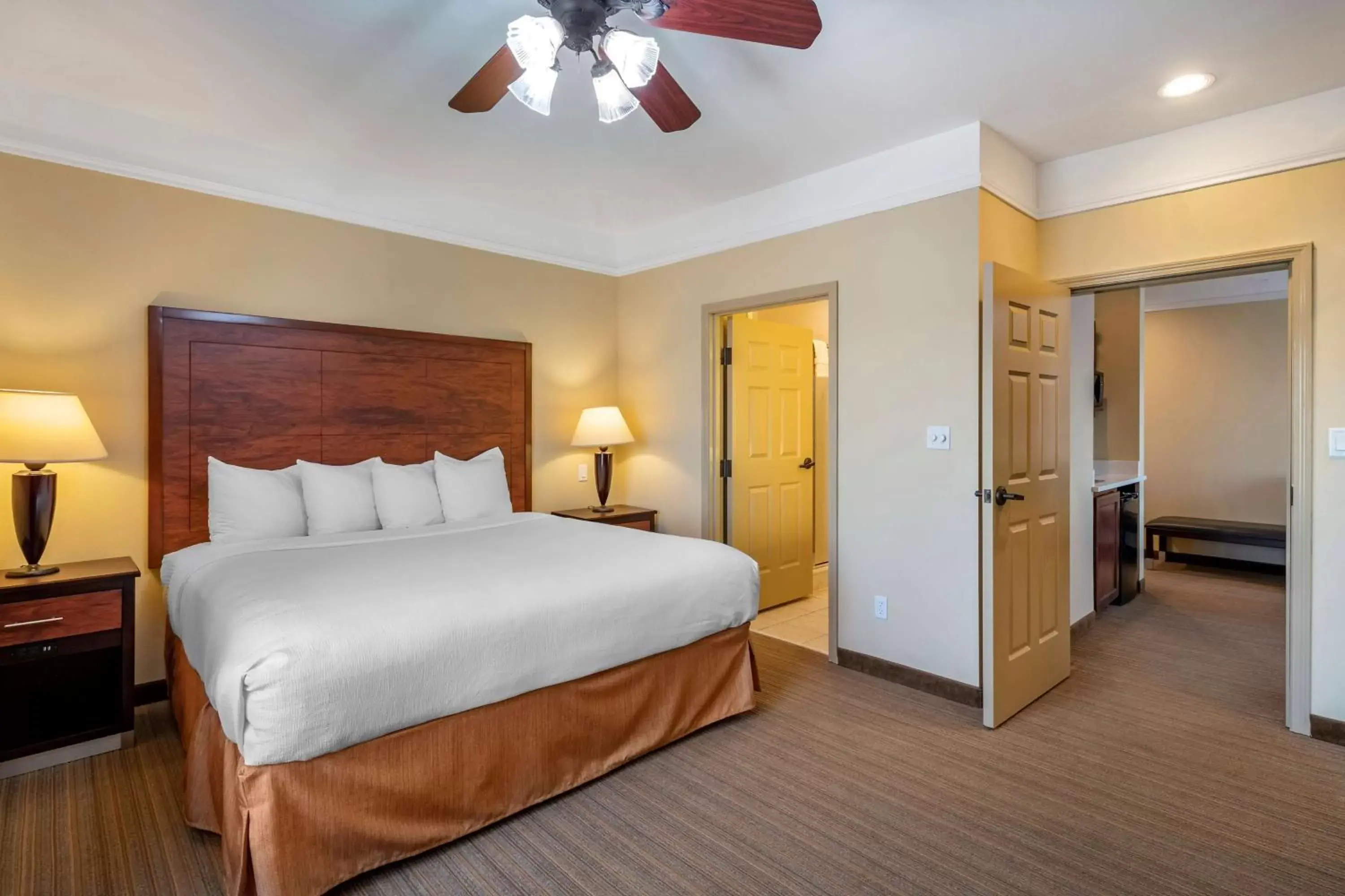 Photo of the whole room, Bed in BEST WESTERN PLUS Monica Royale Inn & Suites