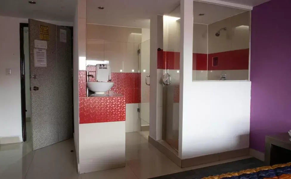 Bathroom in Hotel Rossel Plaza