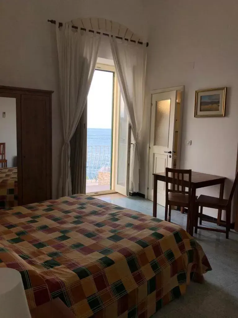 Bed in Rocca Sul Mare Hotel