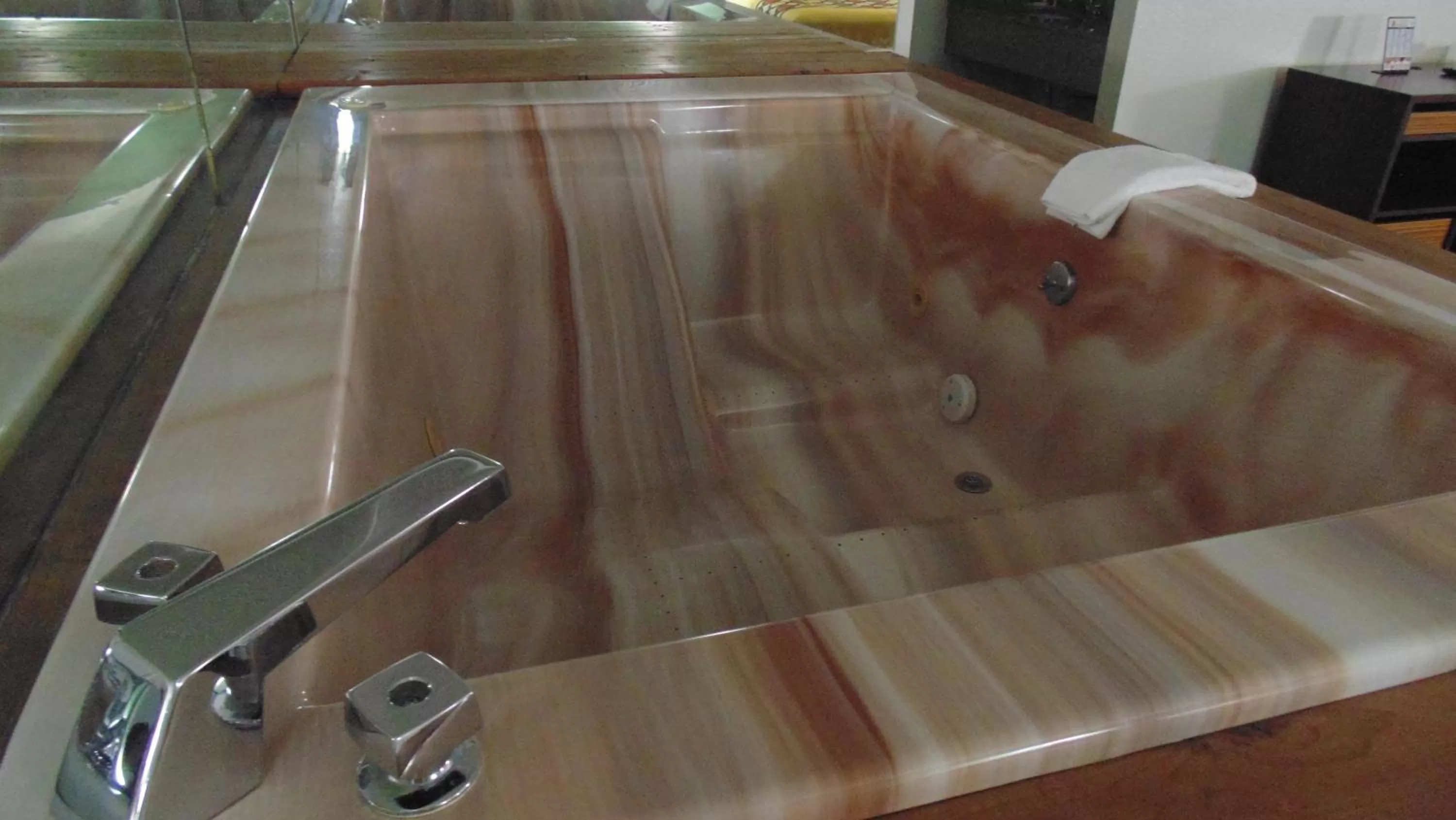 Hot Tub in Super 8 by Wyndham Sapulpa/Tulsa Area