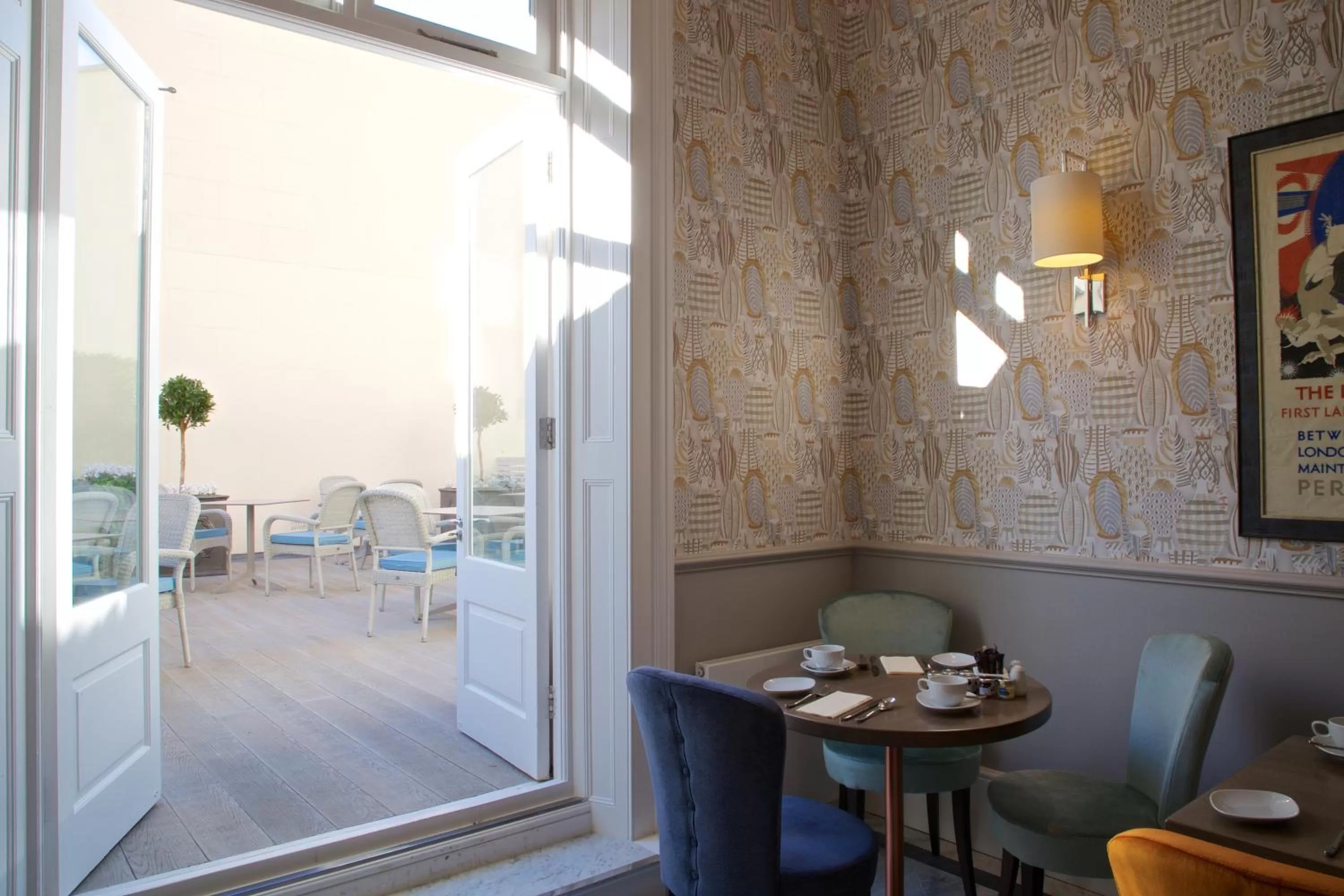 Seating area in 54 Queen's Gate Hotel