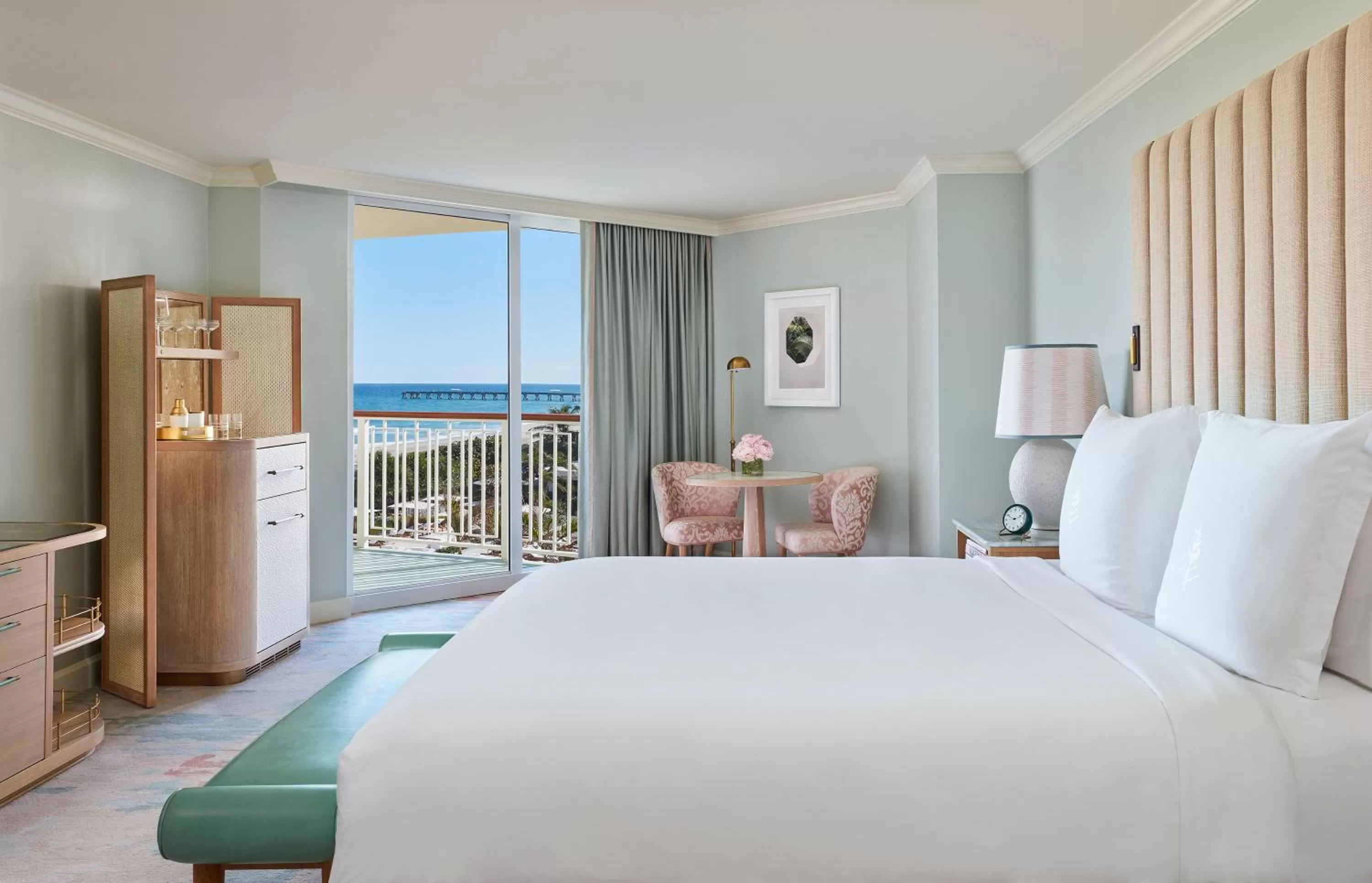 Photo of the whole room, Bed in Four Seasons Resort Palm Beach
