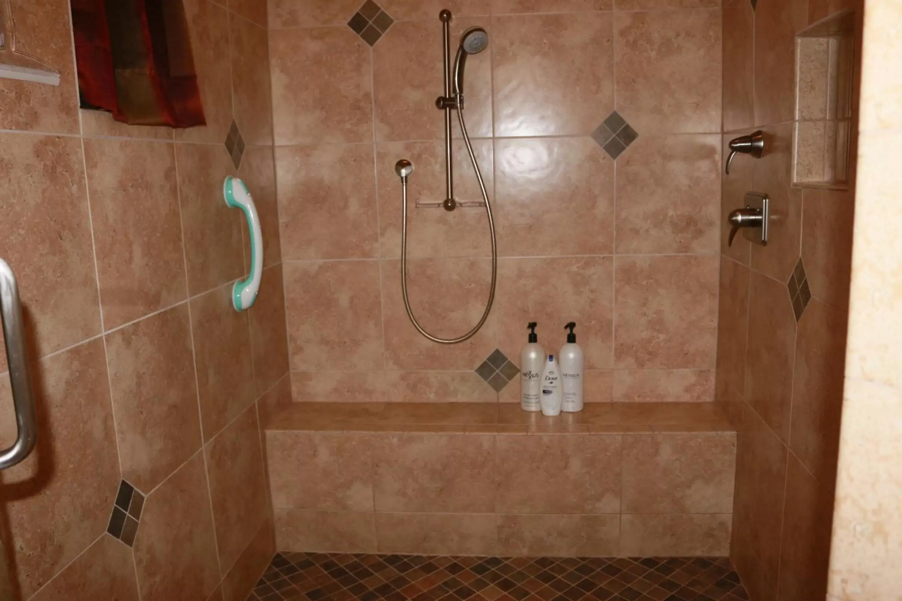 Shower, Bathroom in Sedona Cathedral Hideaway B&B & Spa