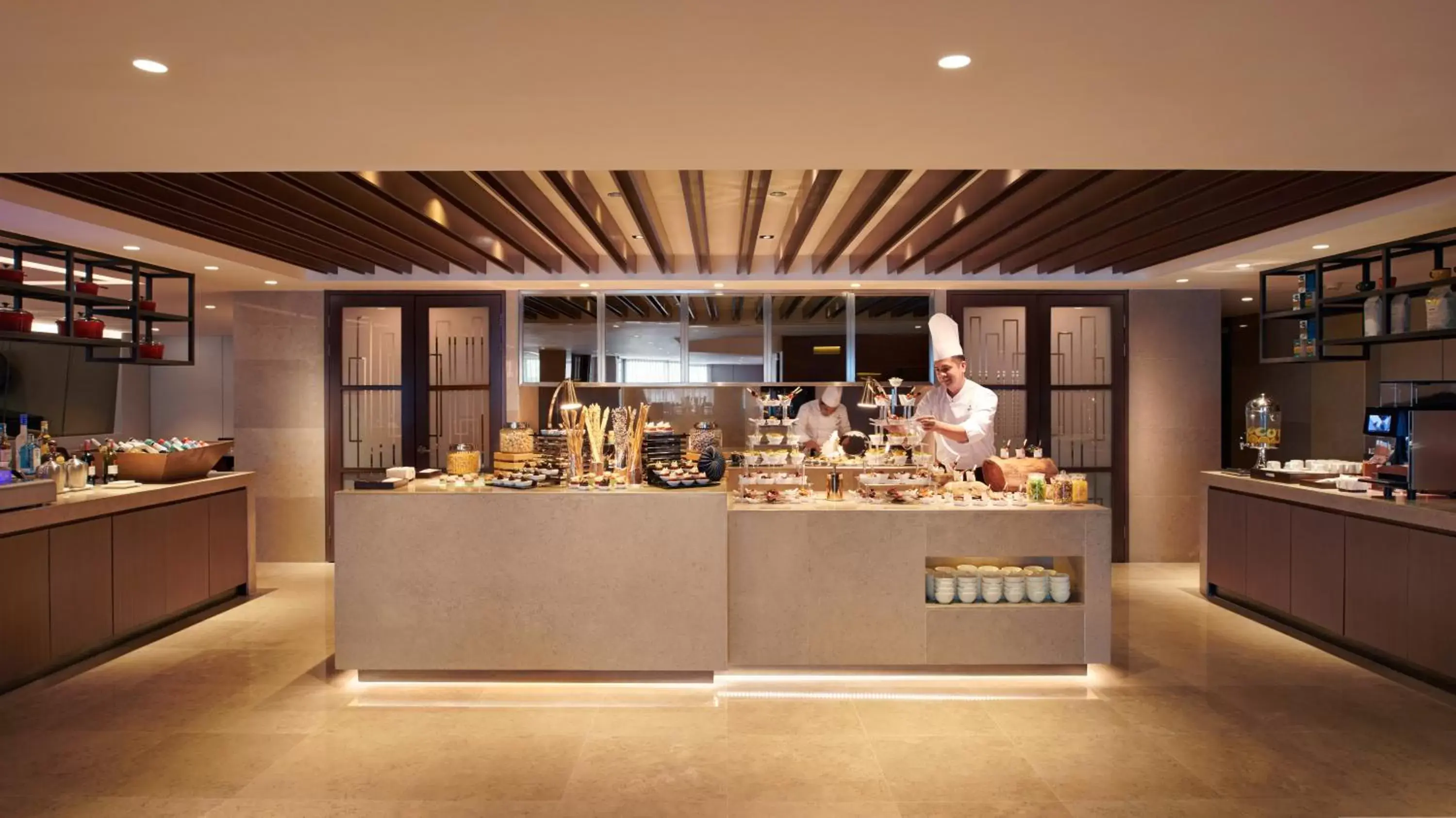 Lounge or bar, Restaurant/Places to Eat in Hilton Kota Kinabalu