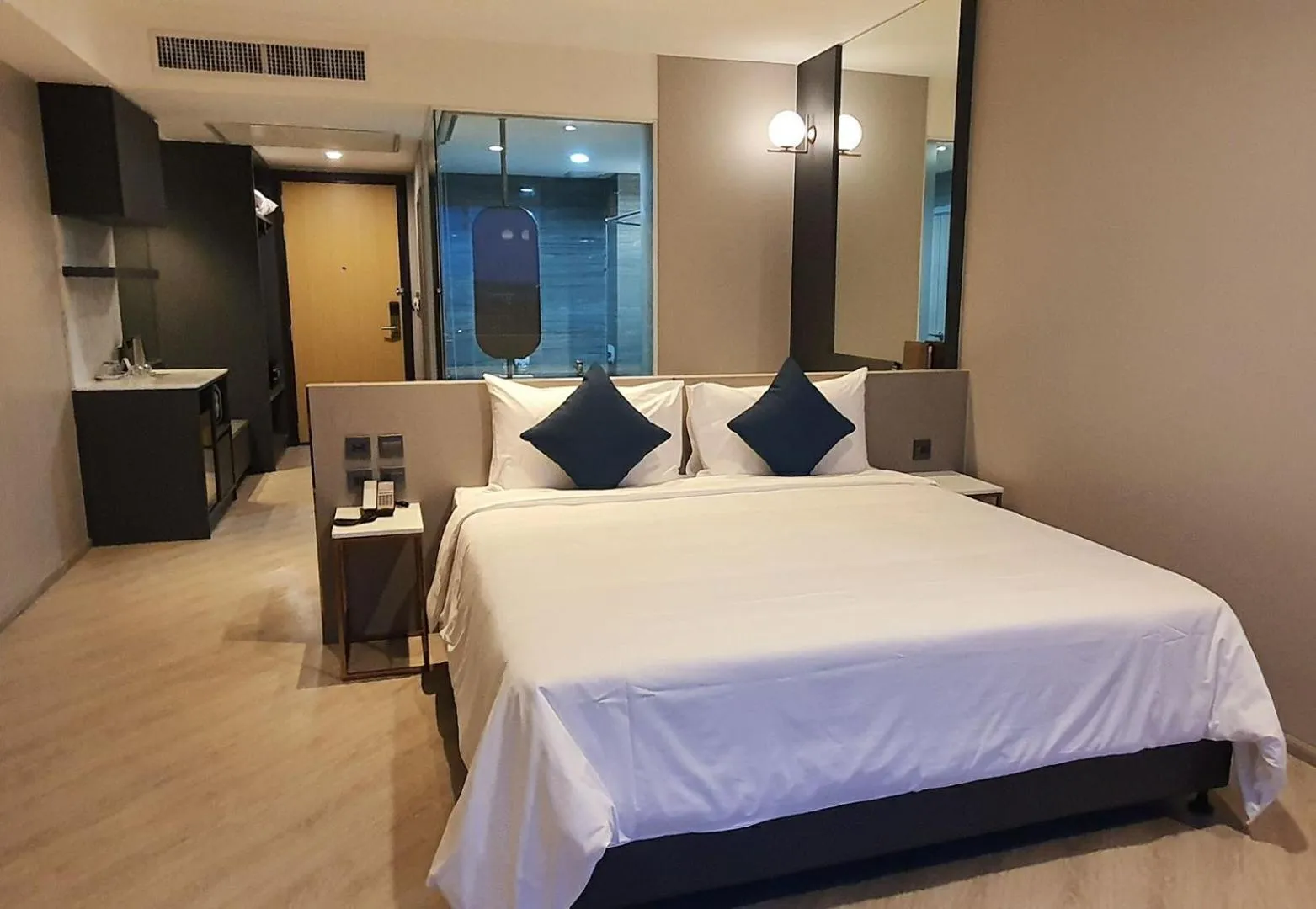 Bedroom, Bed in Golden City Rayong Hotel