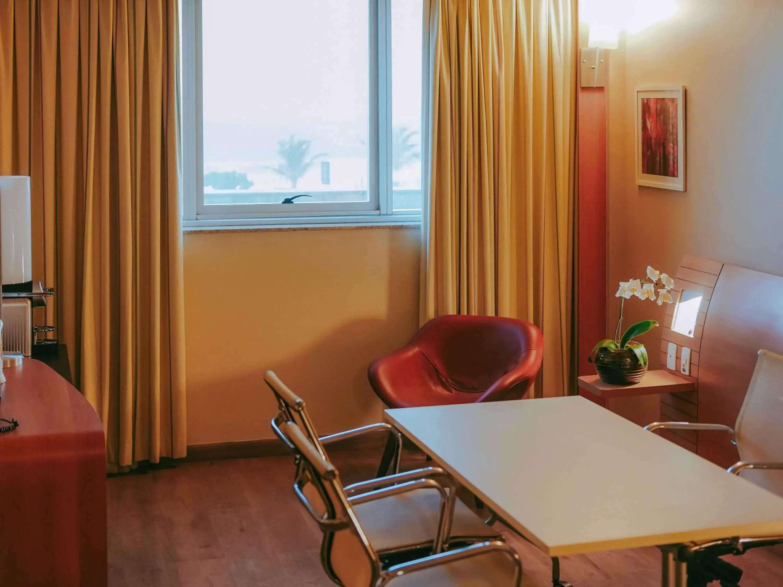 Photo of the whole room, Seating Area in Novotel Rio de Janeiro Barra da Tijuca