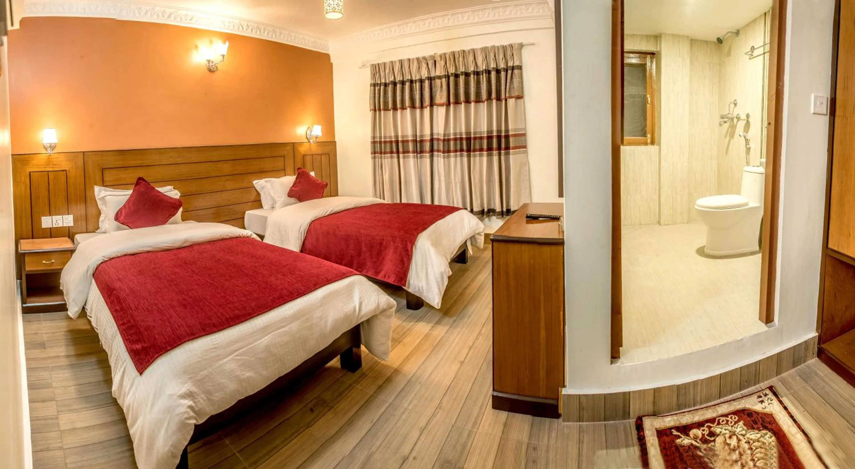 Bedroom, Bed in Hotel Silver Oaks Inn