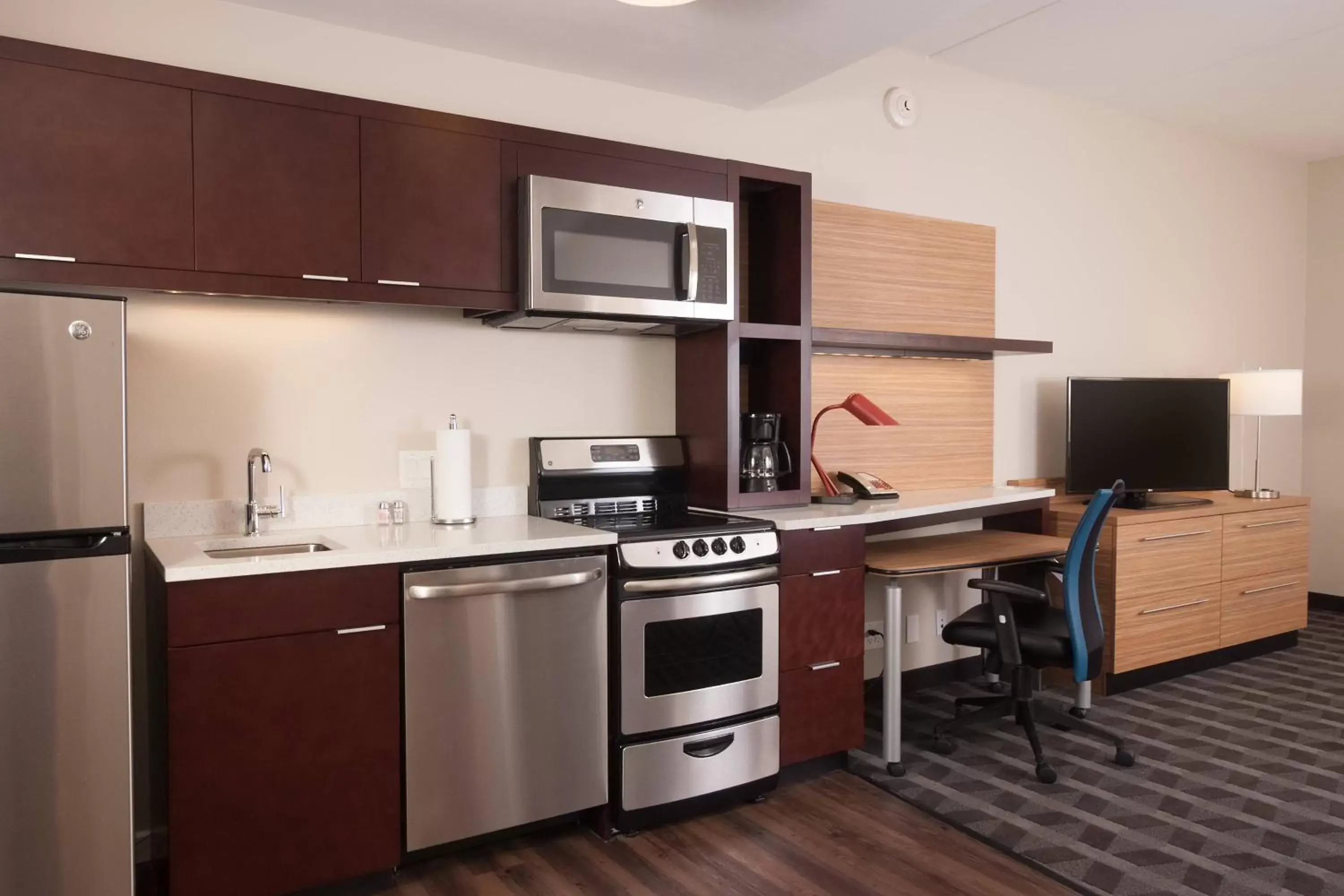 Kitchen or kitchenette, Kitchen/Kitchenette in TownePlace Suites by Marriott Charleston Airport/Convention Center