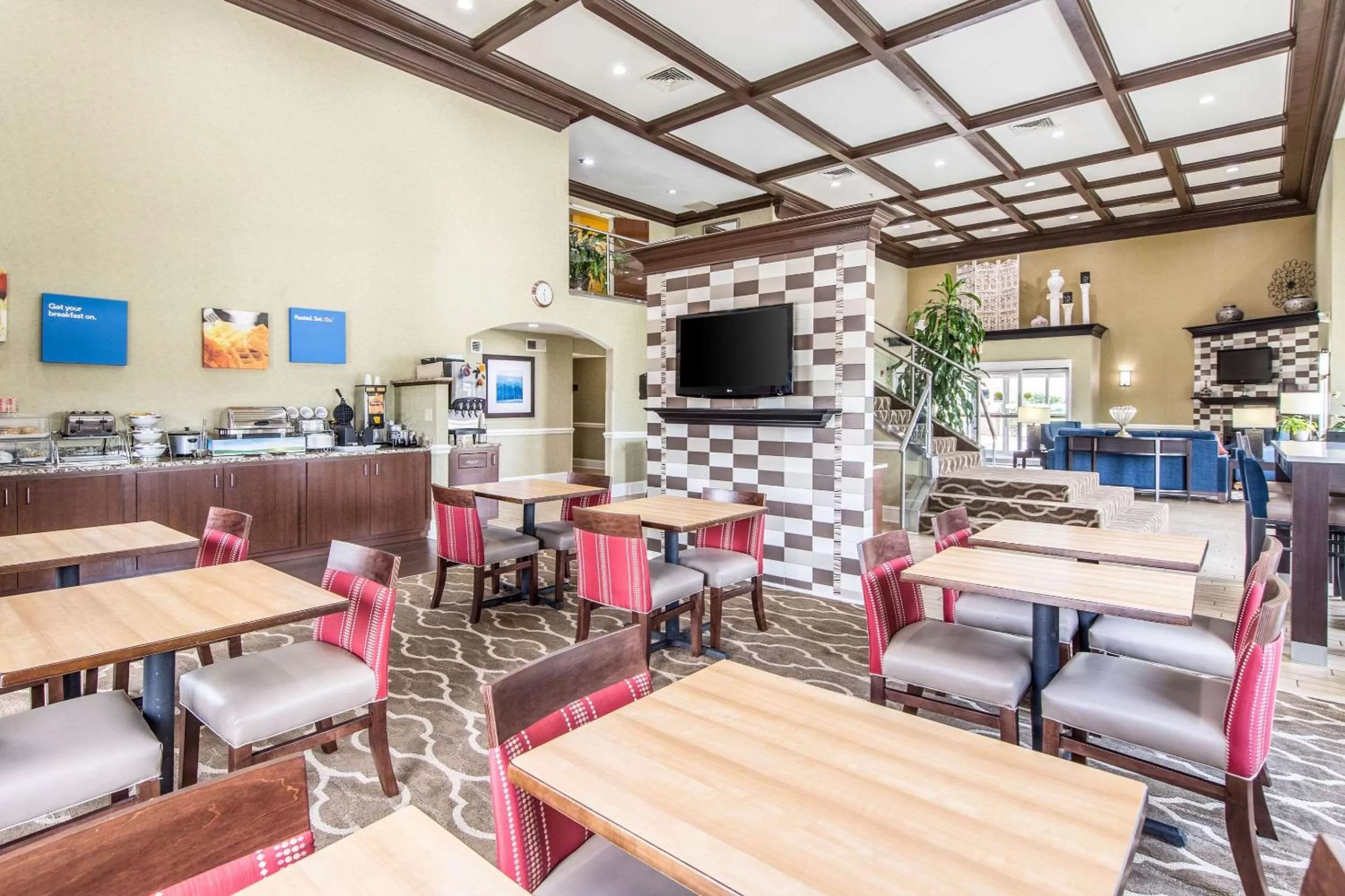 Restaurant/places to eat in Comfort Inn & Suites Greenwood near University