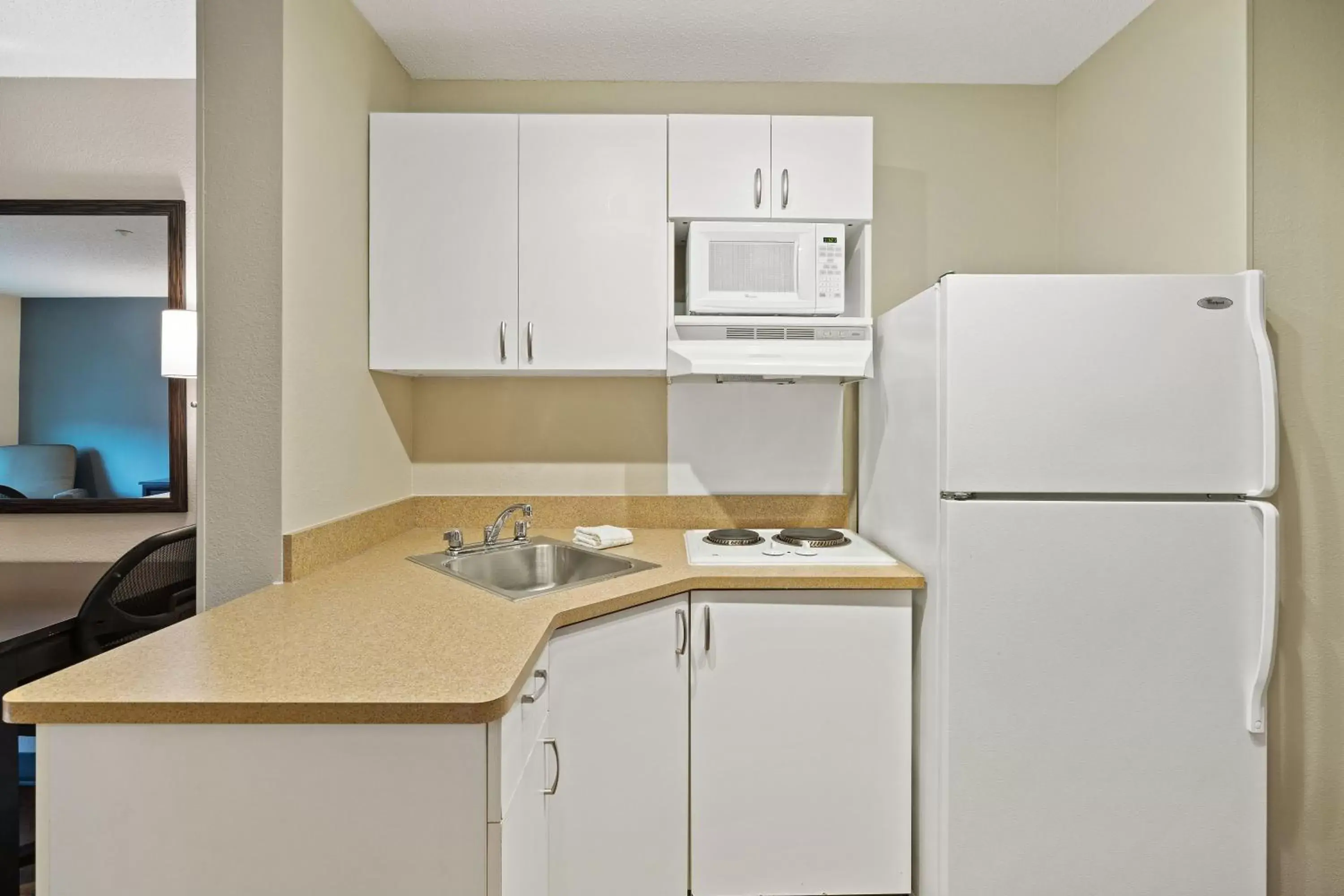 Kitchen or kitchenette, Kitchen/Kitchenette in Extended Stay America Suites - Washington, DC - Centreville - Manassas