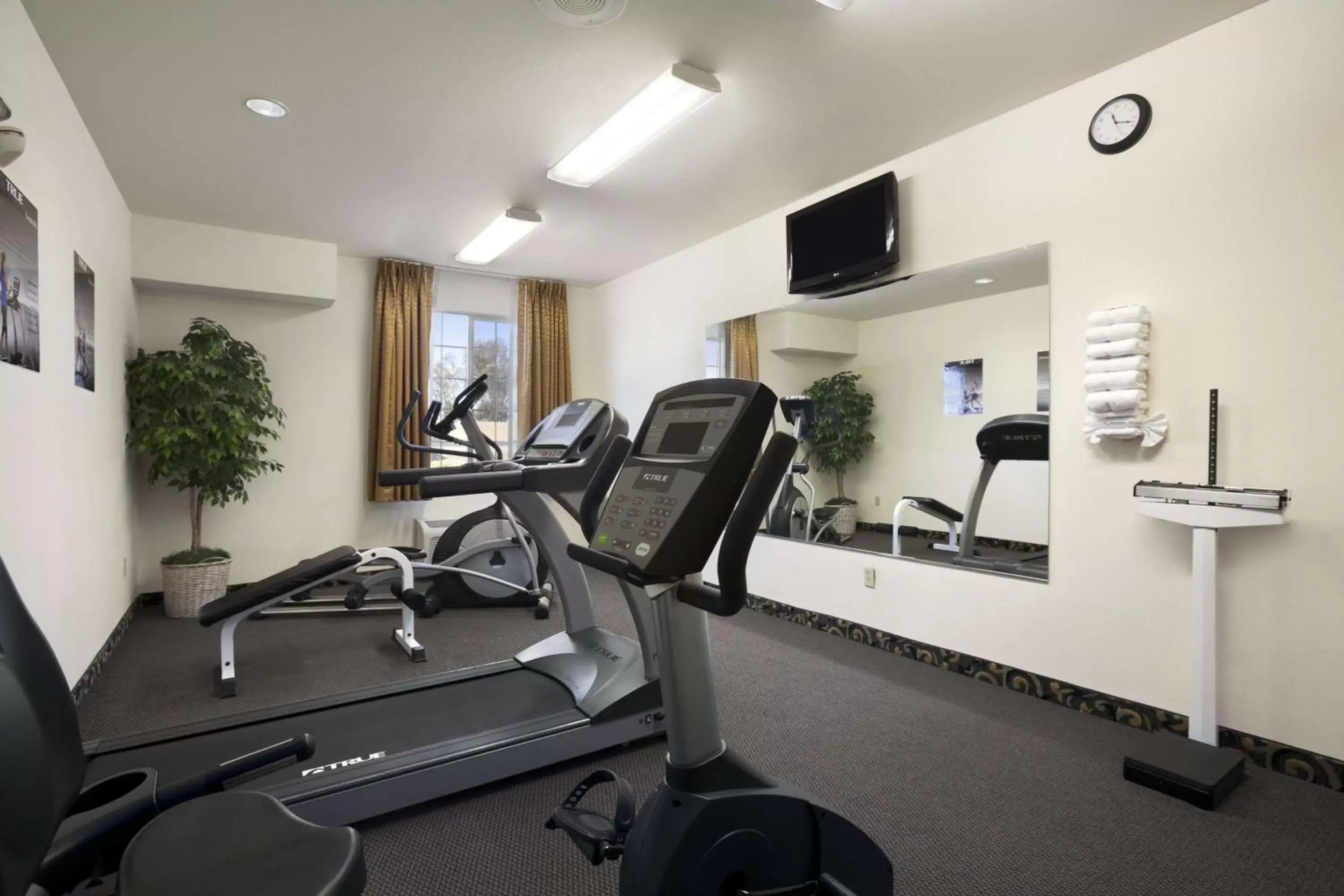 Fitness centre/facilities in Ramada by Wyndham Williams Fitness centre/facilities in Ramada by Wyndham Williams