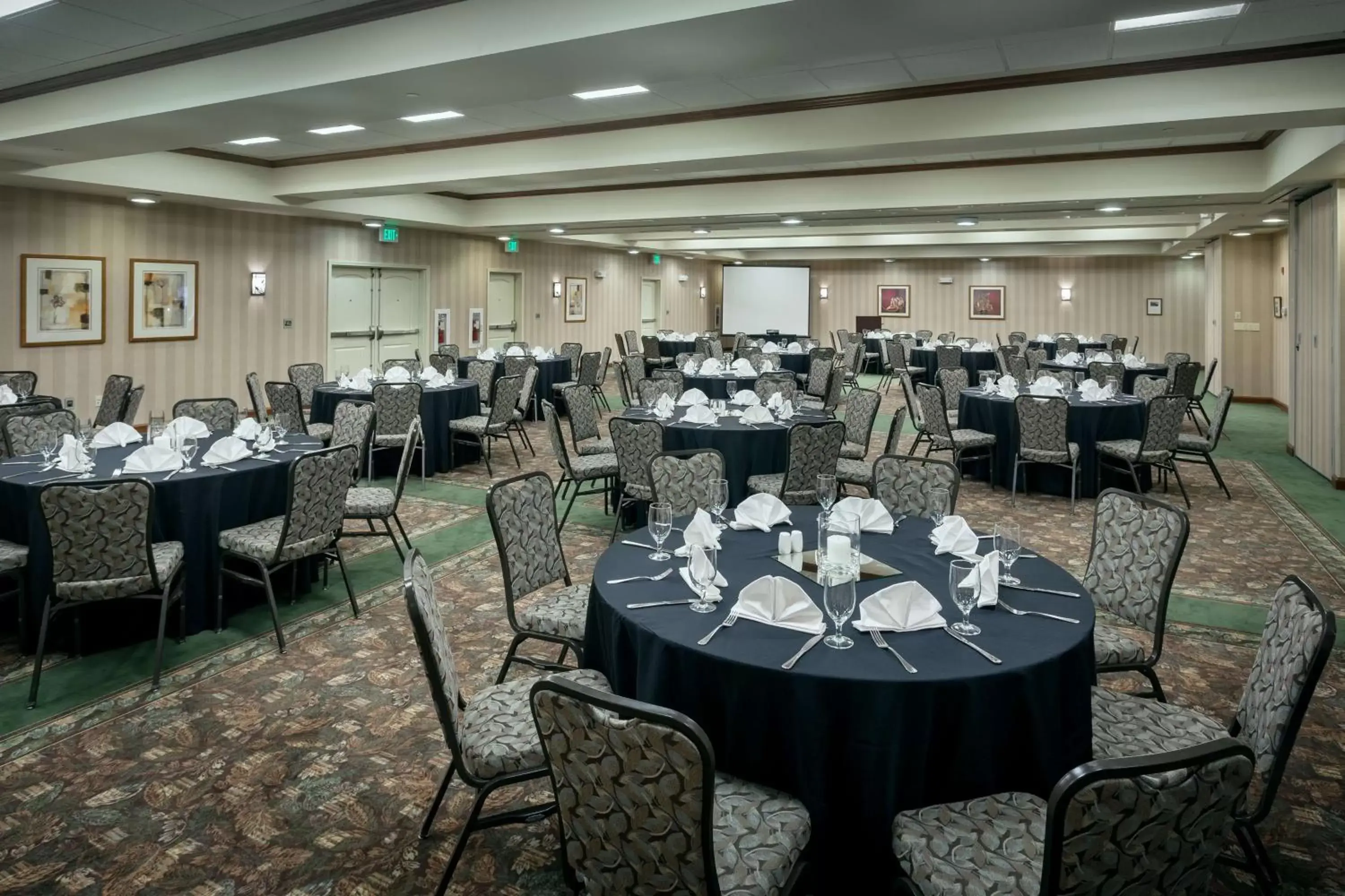 Meeting/conference room, Restaurant/Places to Eat in Hilton Garden Inn Seattle/Issaquah