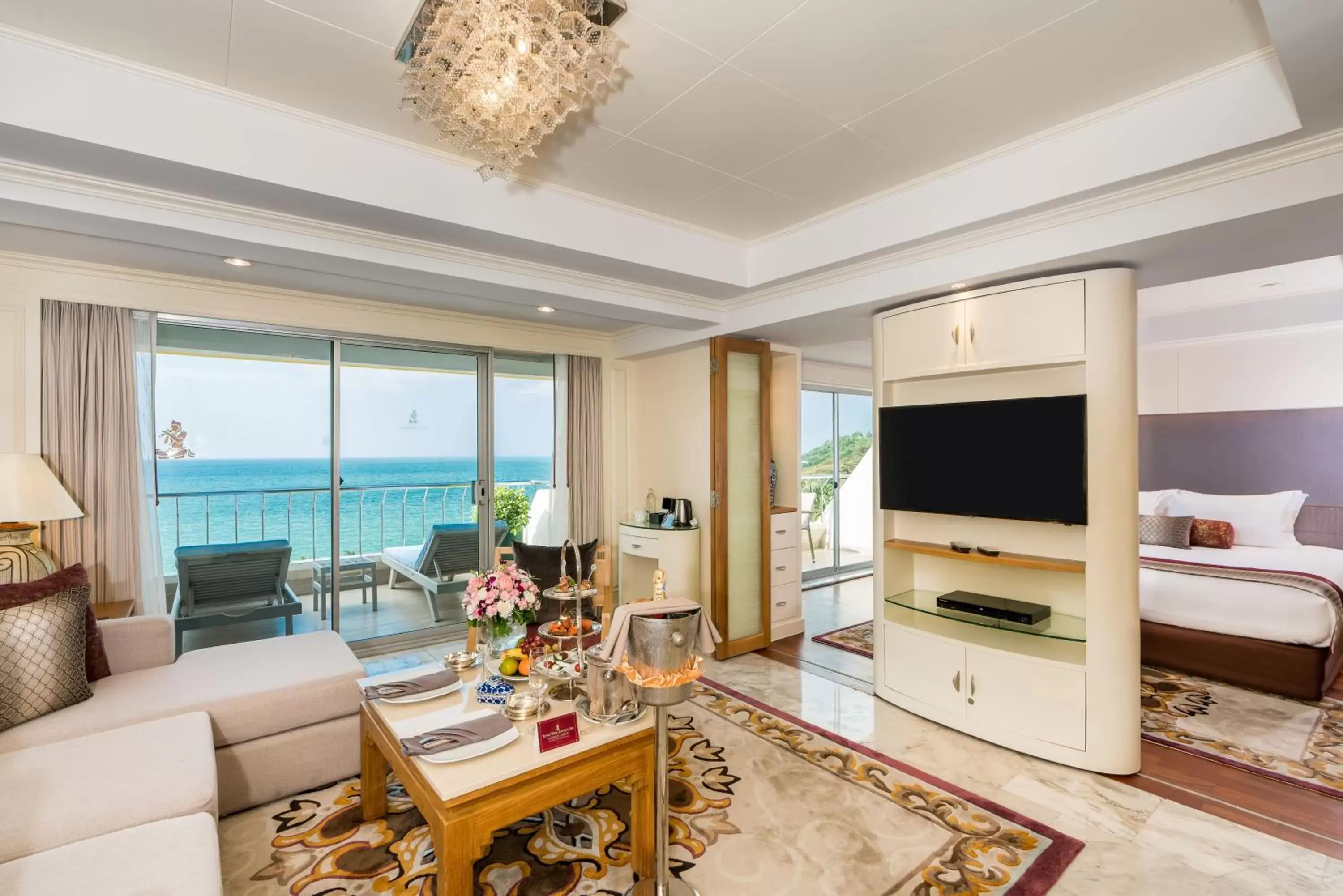 Living room in Royal Wing Suites & Spa Pattaya