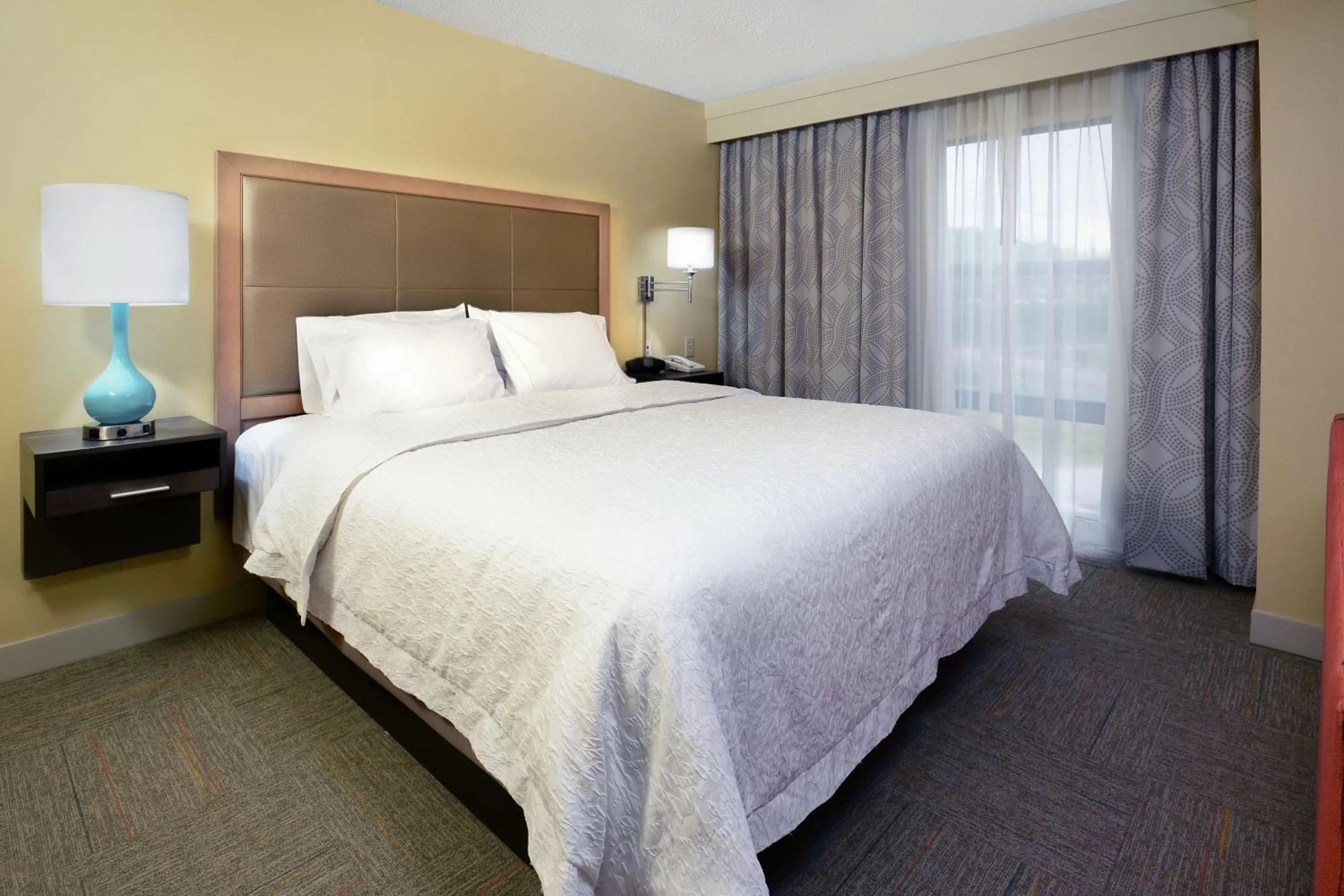 Bed in Hampton Inn Martinsville