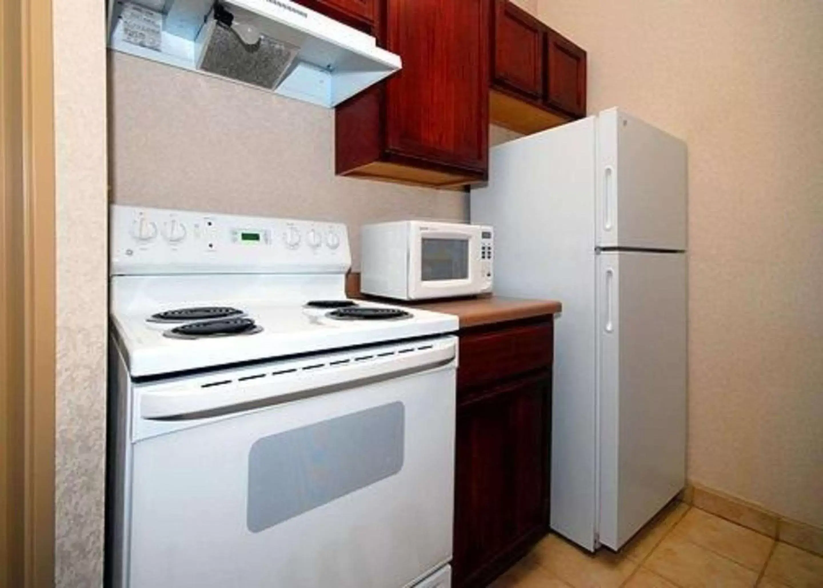Photo of the whole room, Kitchen/Kitchenette in Quality Inn & Suites Near University