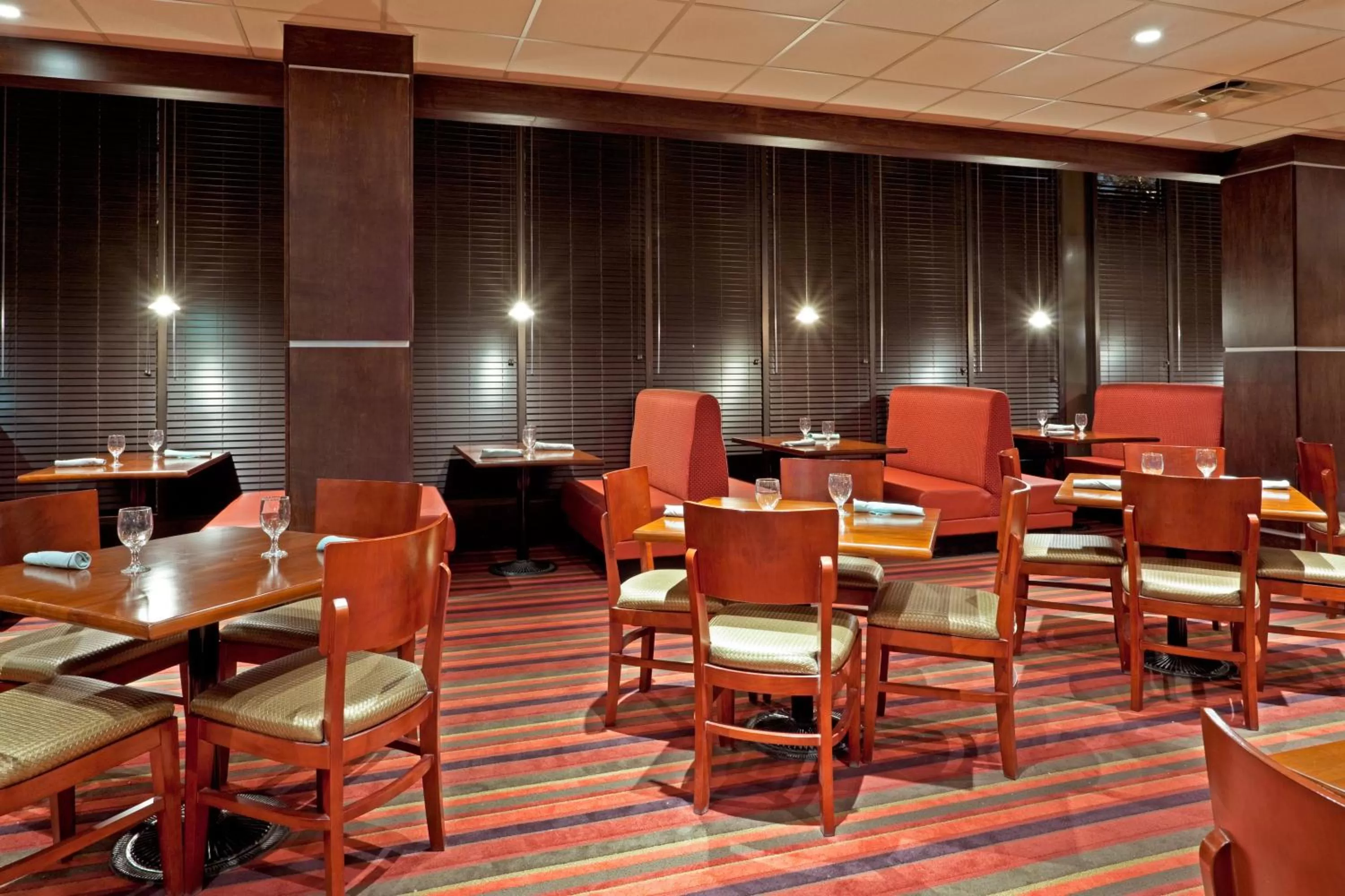 Restaurant/places to eat in Wyndham Garden Totowa