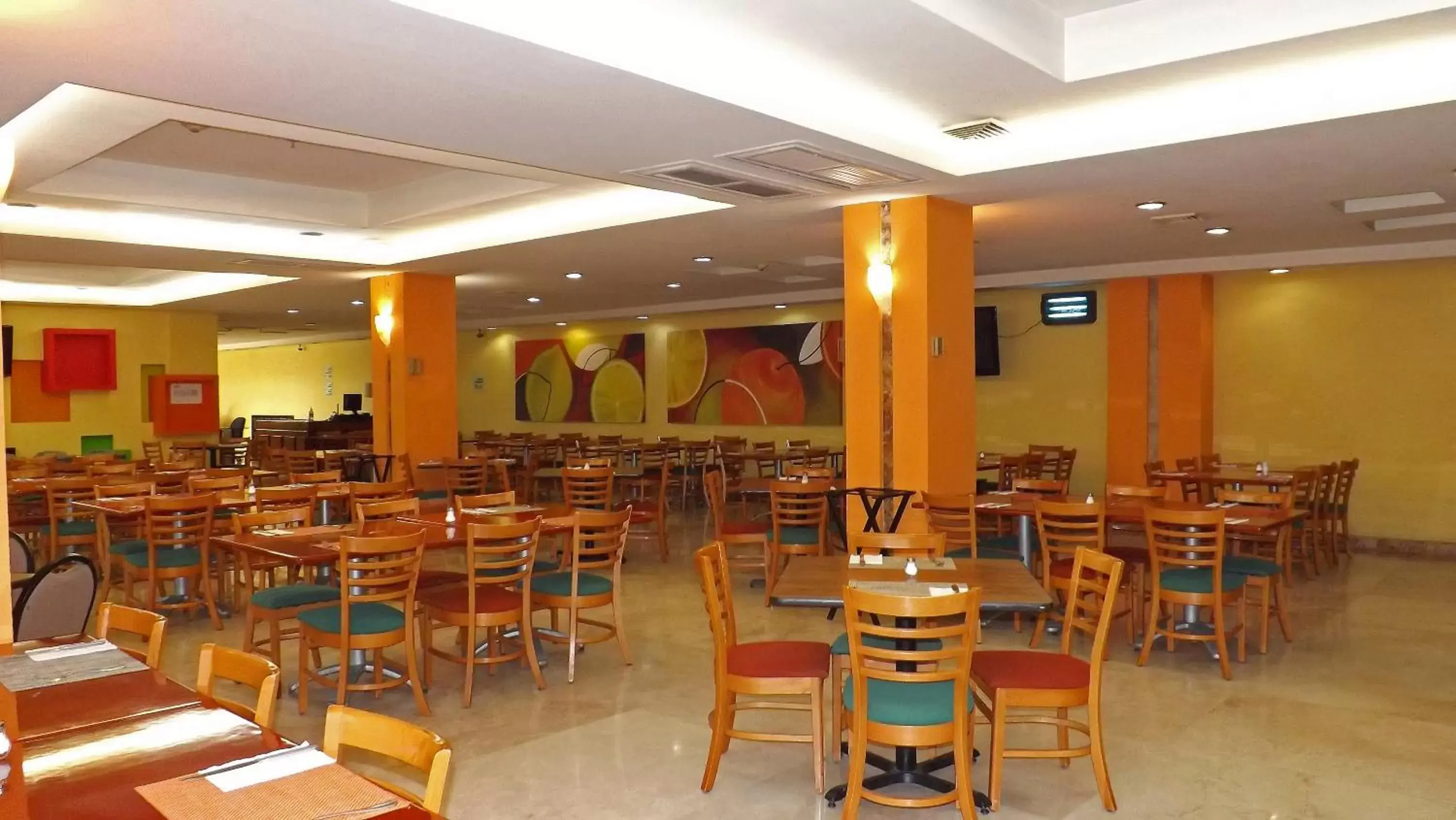 Restaurant/Places to Eat in Hípico inn Hotel