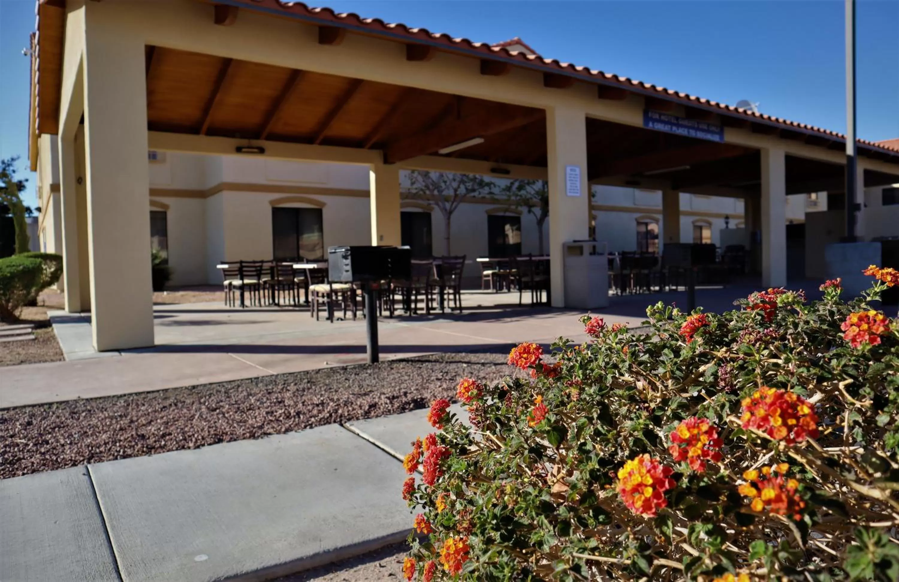 Patio in Oasis Inn & Suites 29 Palms Hotel Joshua Tree National Park