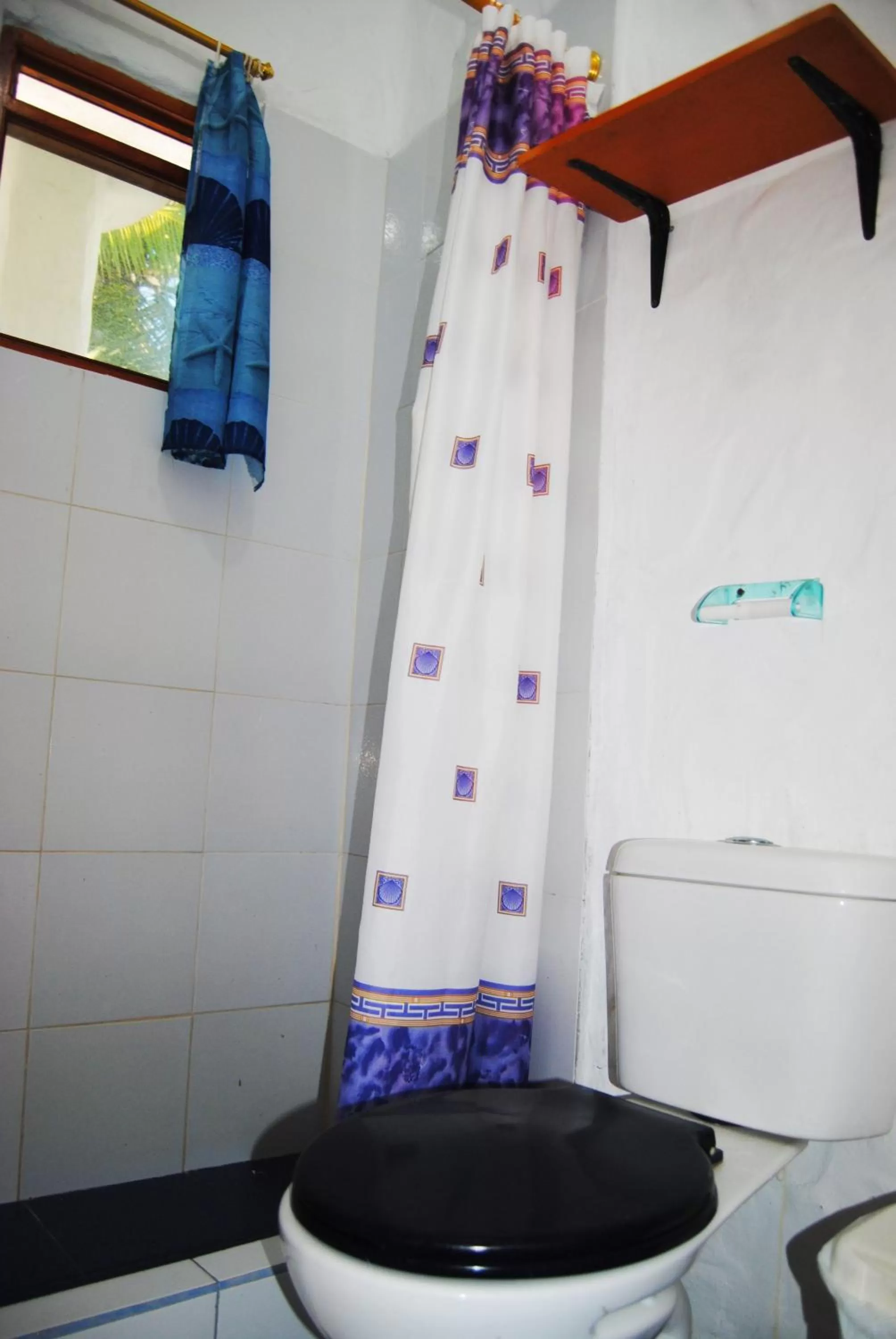 Shower in Hostal Galapagos by Bar de Beto