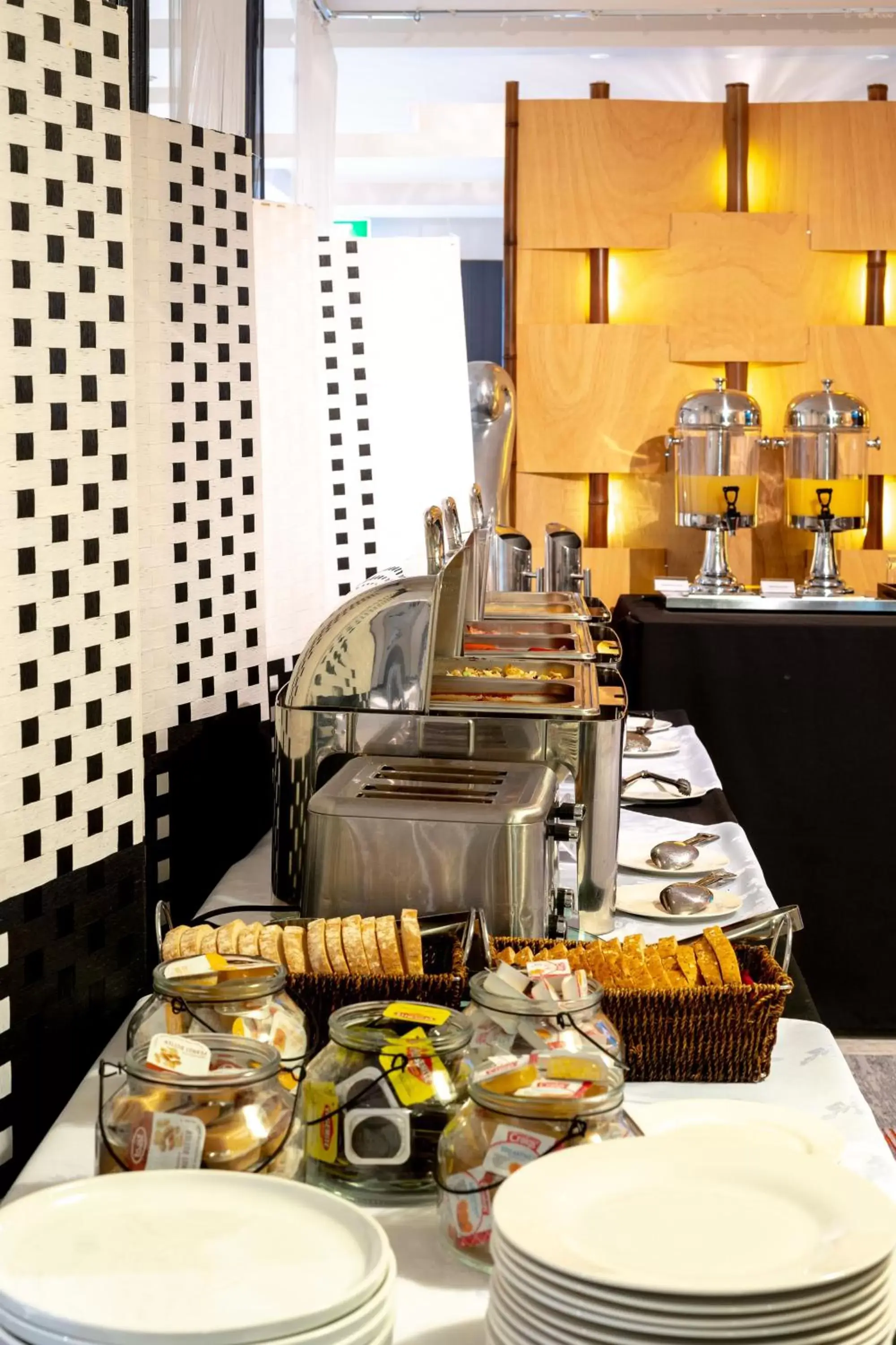 Buffet breakfast, Restaurant/Places to Eat in The Quadrant Hotel & Suites