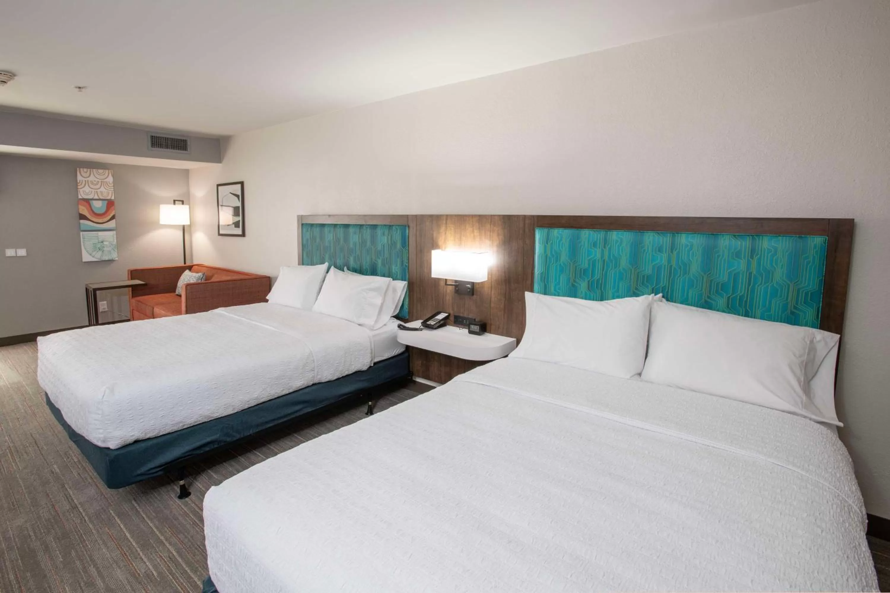 Living room, Bed in Hampton Inn Dry Ridge