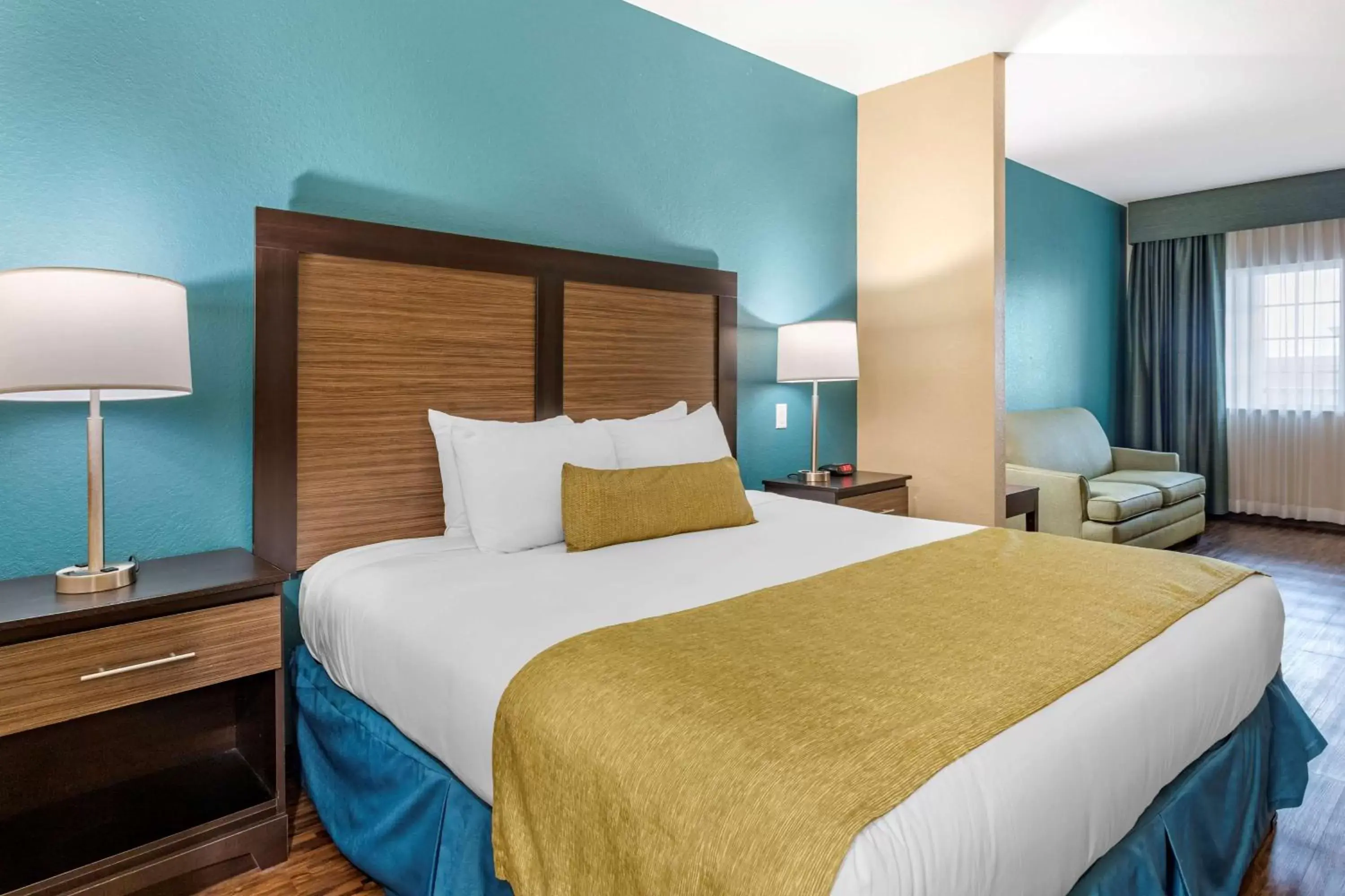 Bed in Best Western Plus Galveston Suites