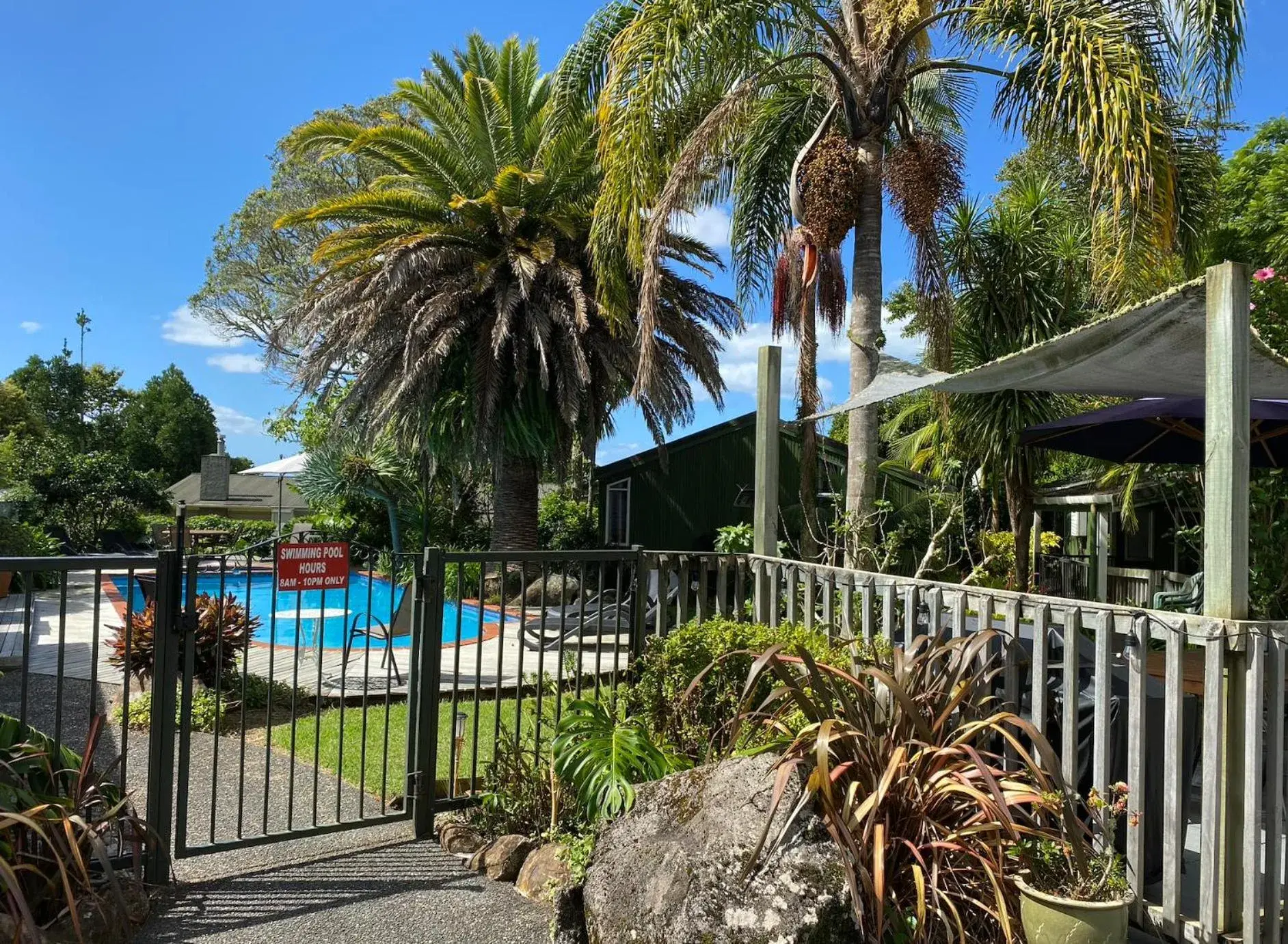 Pool View in Colonial House Motel