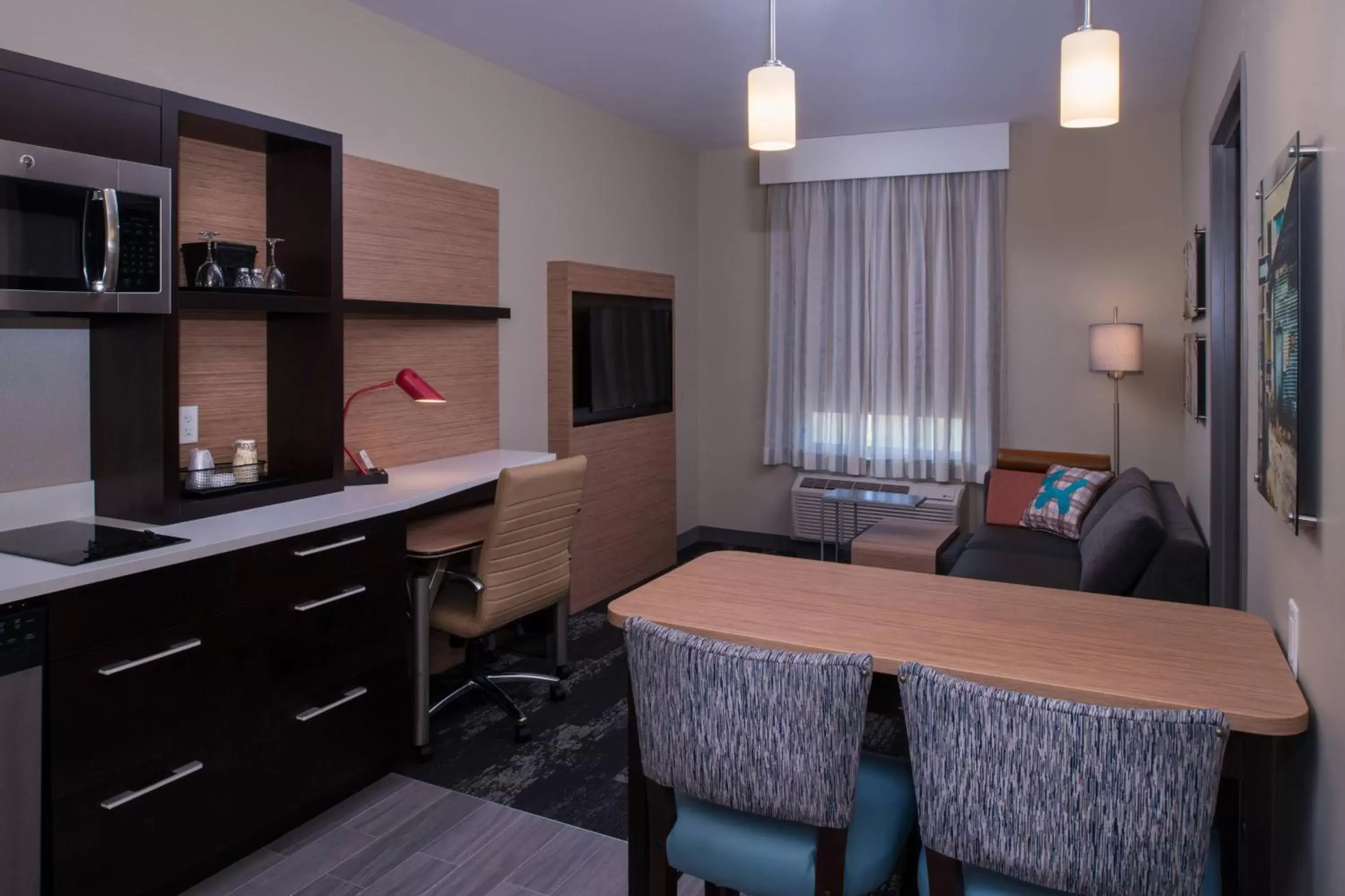 Bedroom, TV/Entertainment Center in TownePlace Suites by Marriott Saskatoon