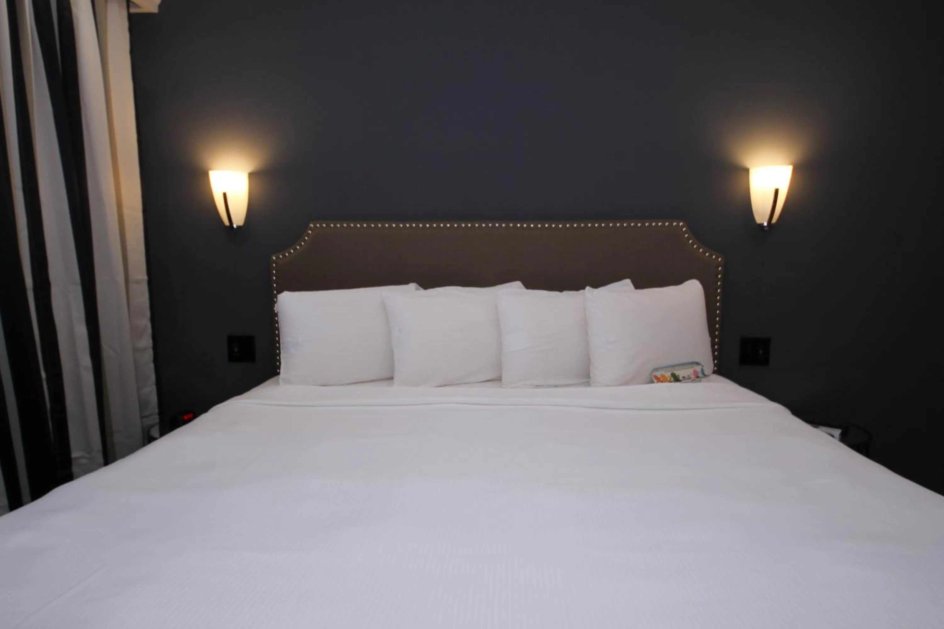 Bed in Hyde Park Hotel