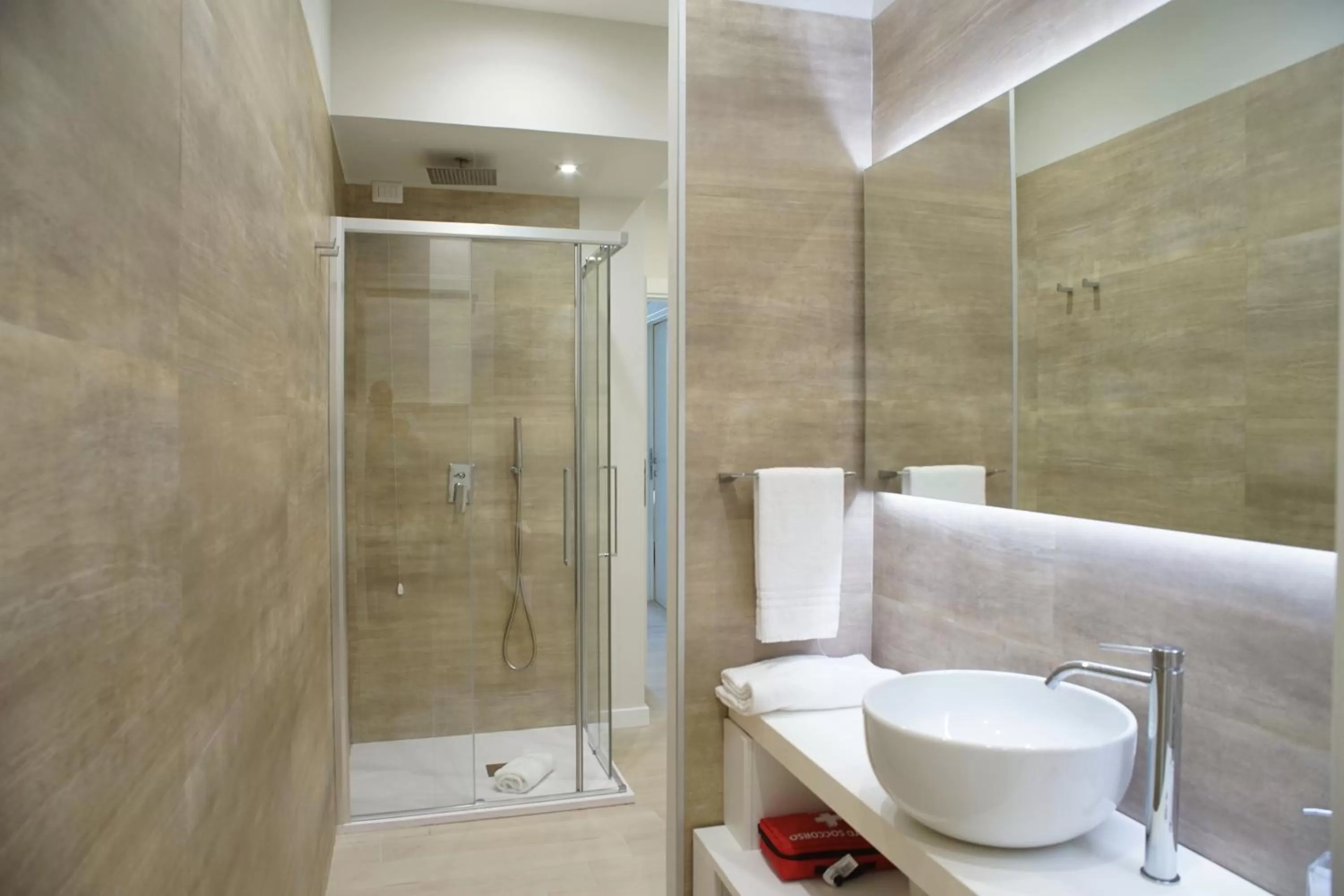 Shower in Isola Bella Infinity Suites
