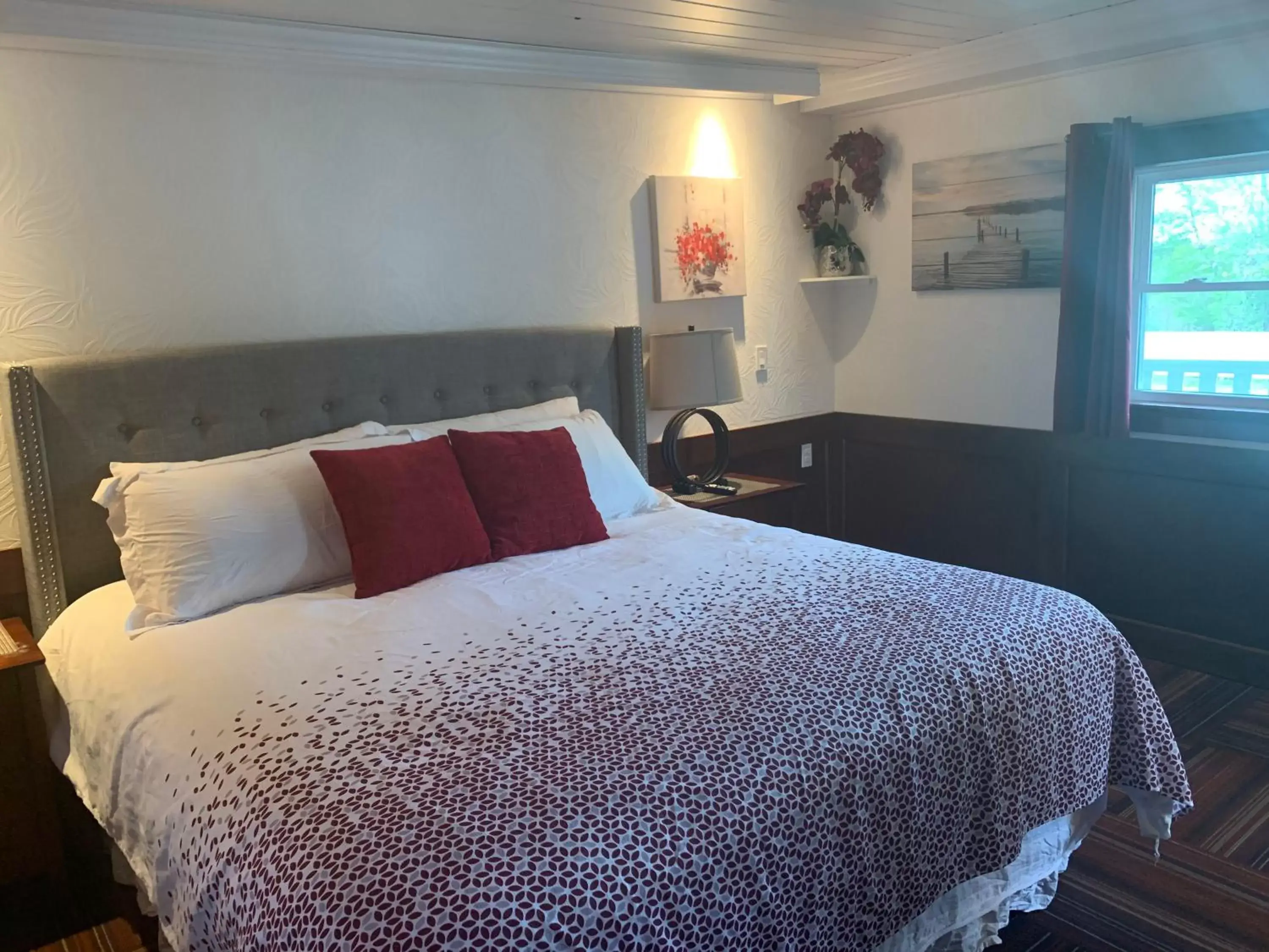 Bed in Atlantic Coast Inn Bed in Atlantic Coast Inn