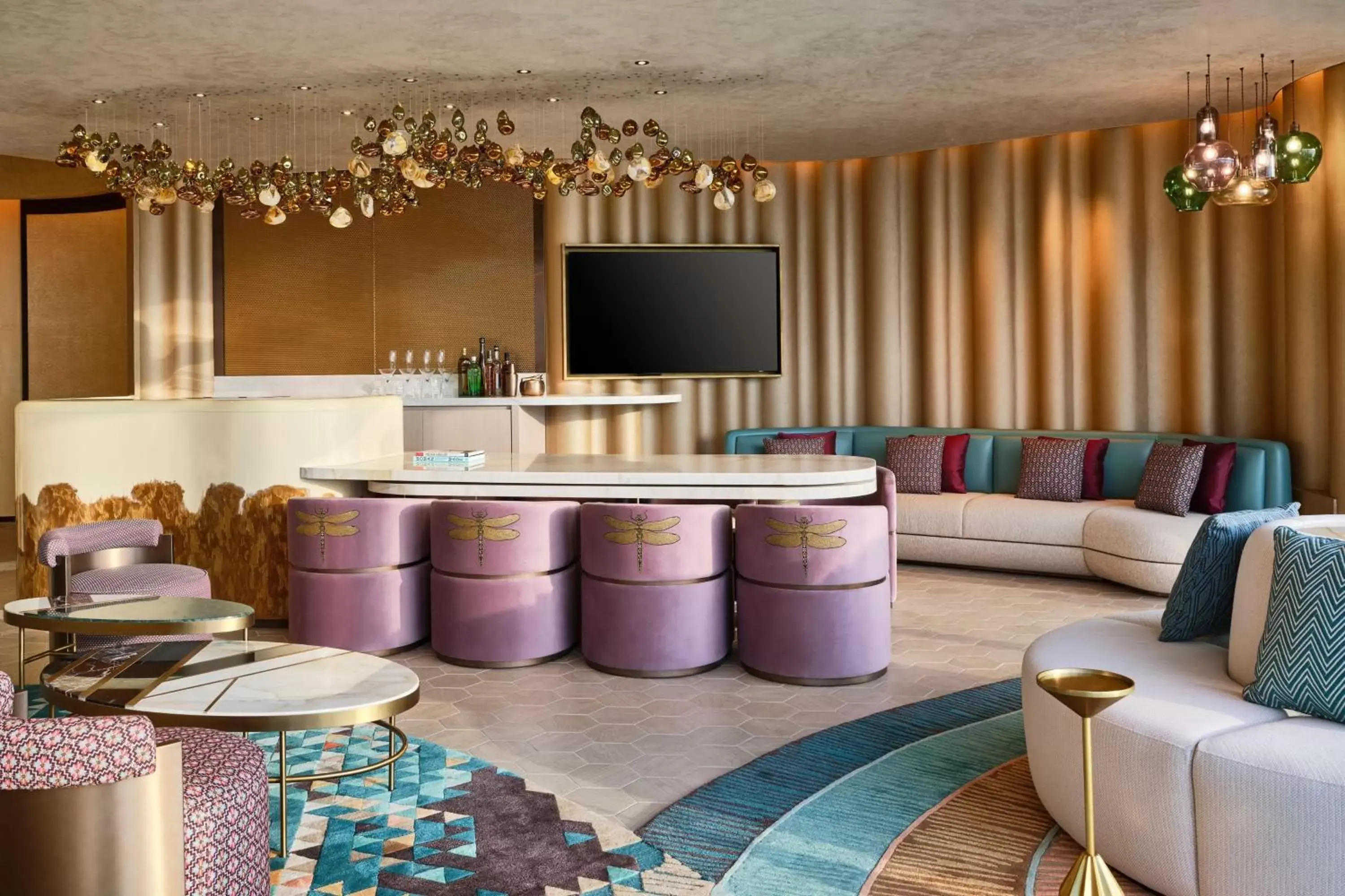 Living room, TV/Entertainment Center in W Dubai - Mina Seyahi, Adults Only