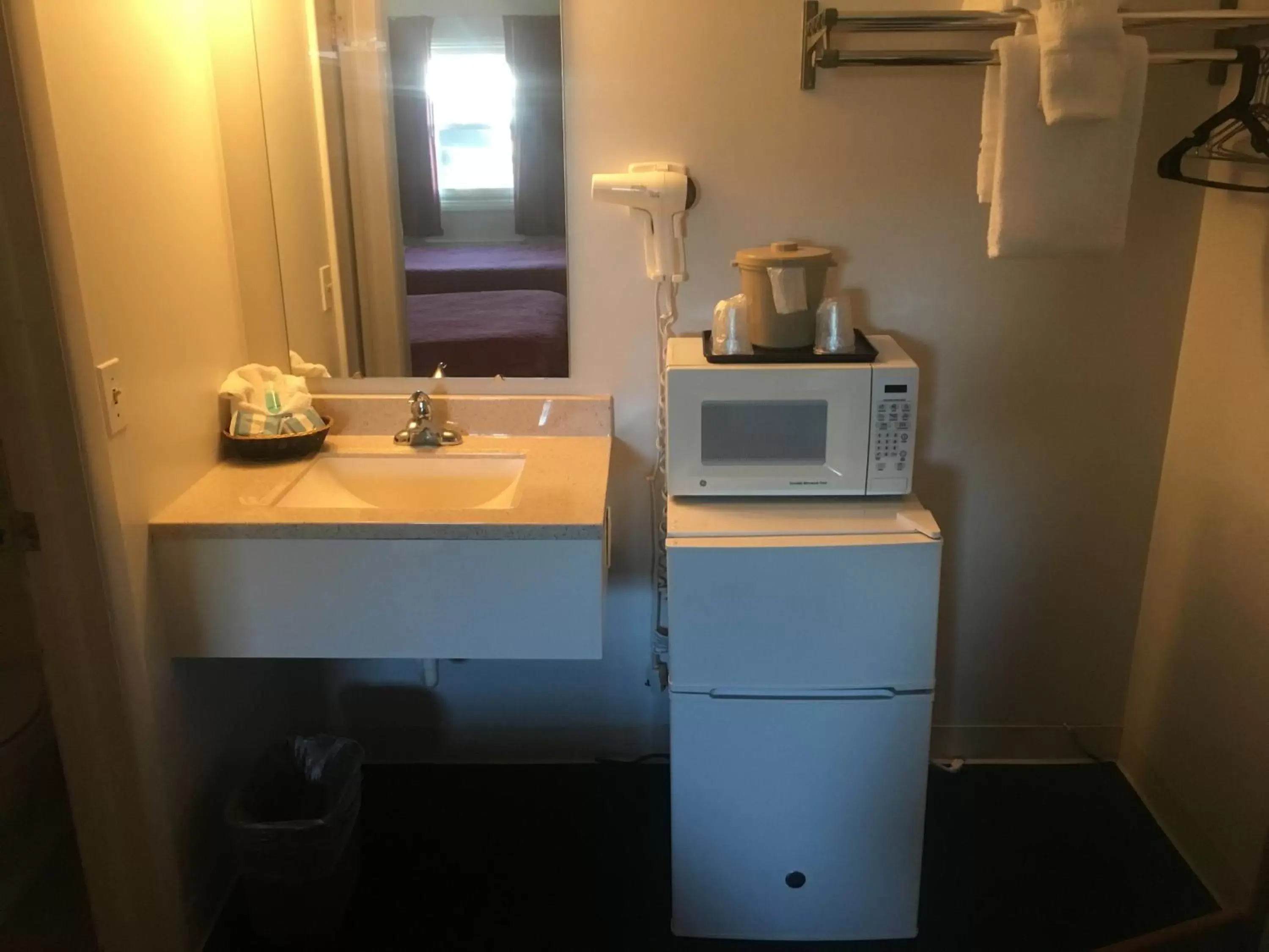 Bathroom in Villager Motel & Glen Manor Estate