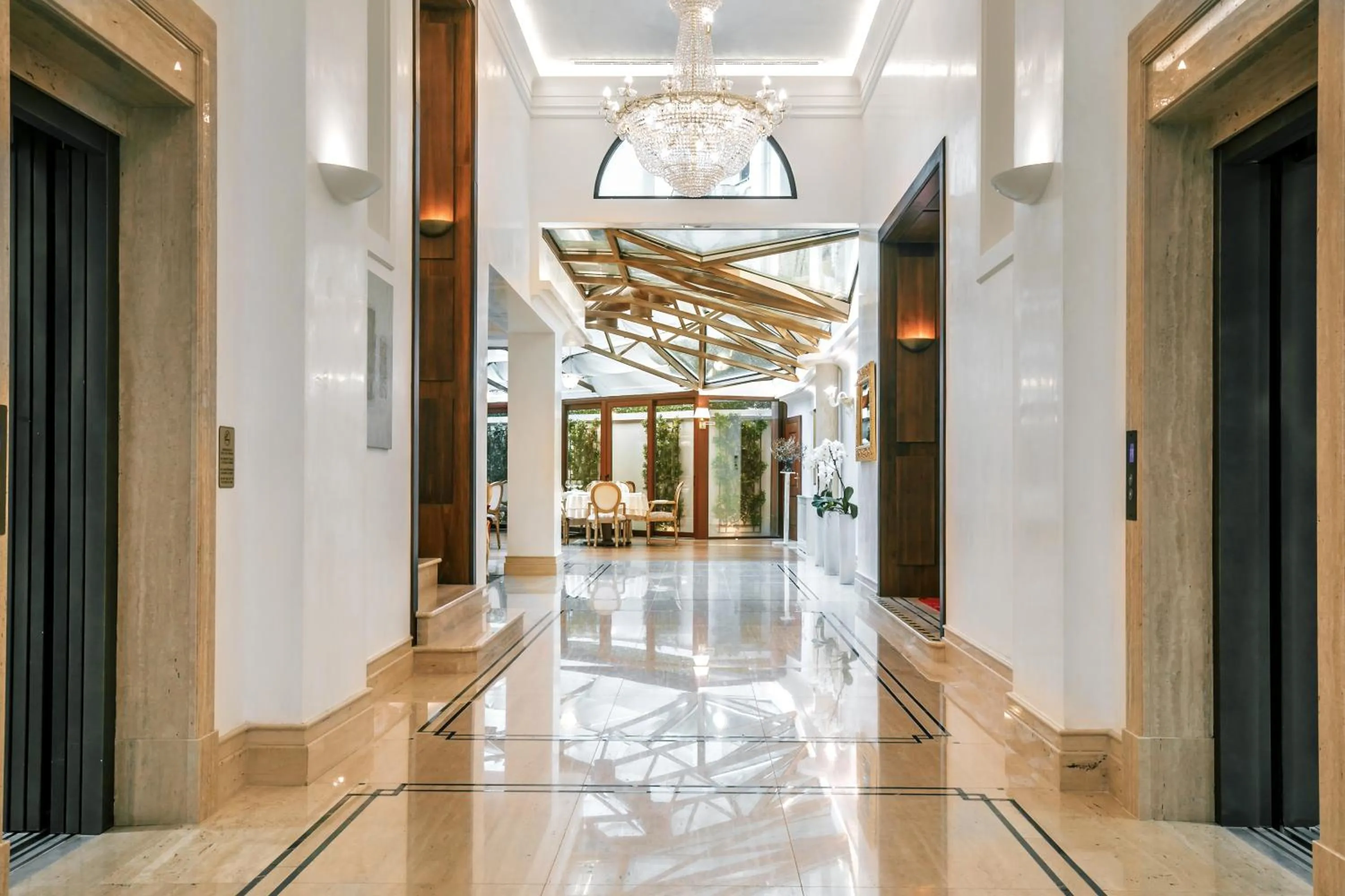 Lobby or reception in Hotel Le Premier