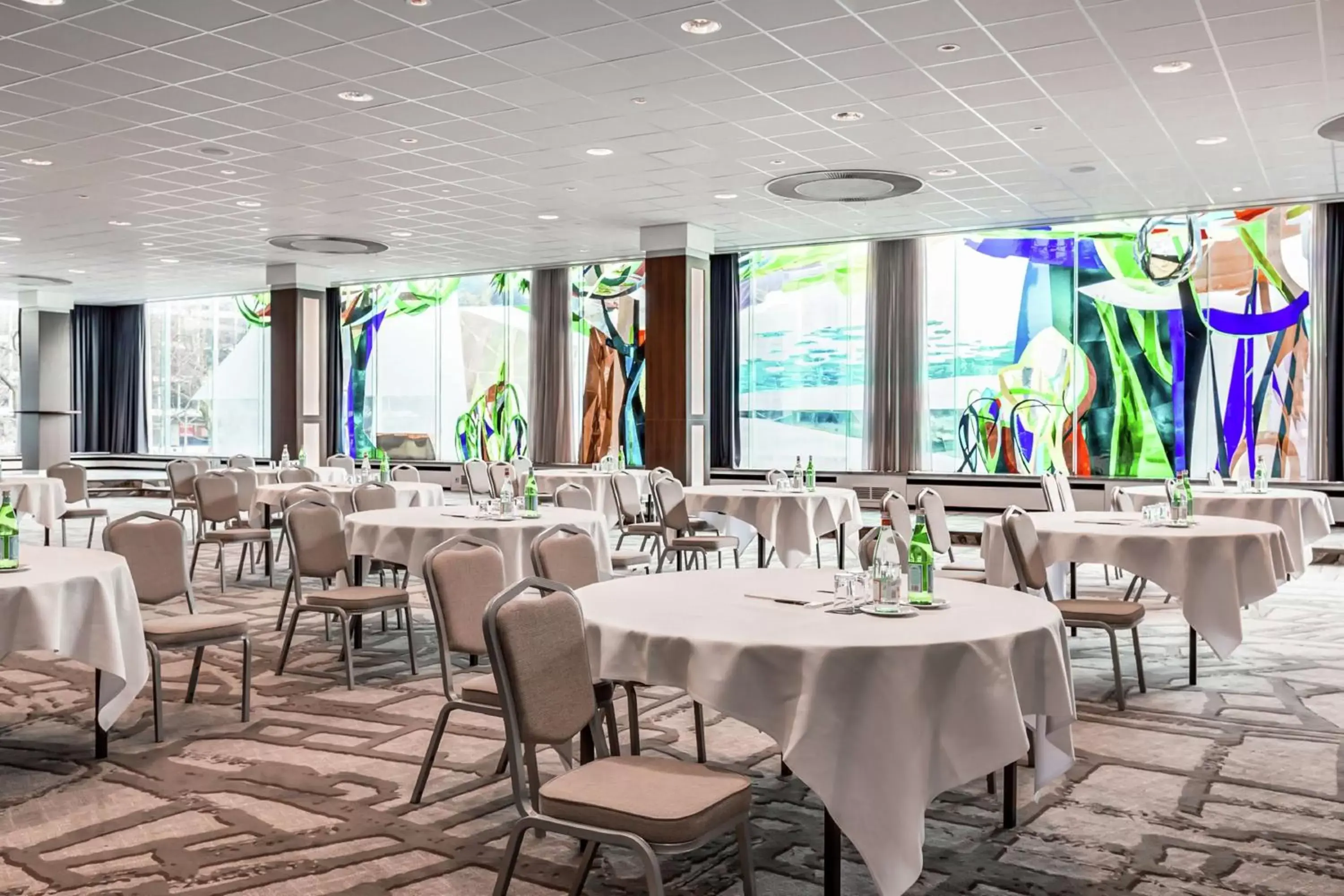 Meeting/conference room, Restaurant/Places to Eat in Hilton Rotterdam