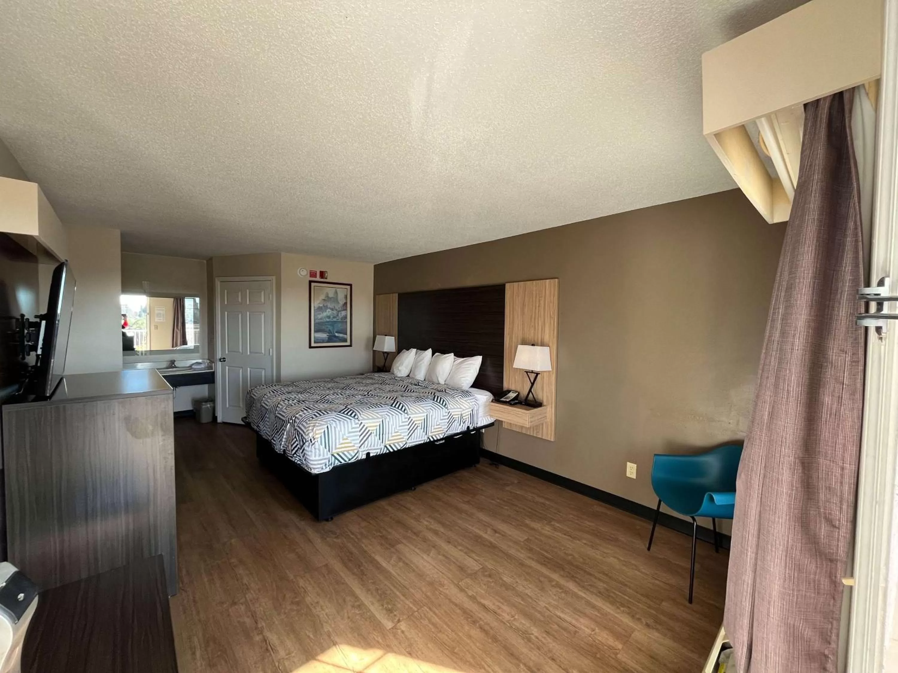 Bedroom, Bed in Motel 6 Georgetown, SC Marina