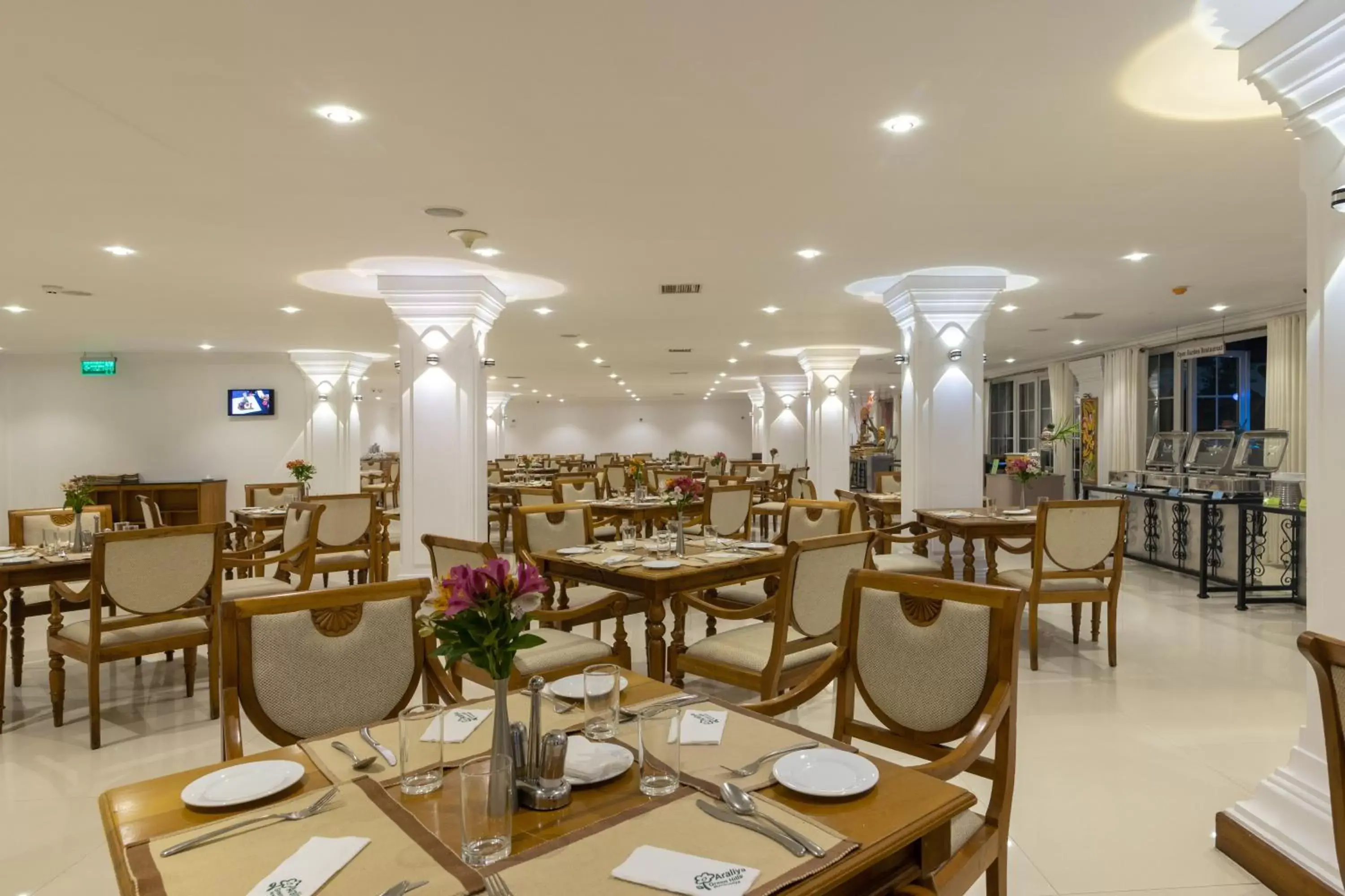 Restaurant/Places to Eat in Araliya Green Hills Hotel