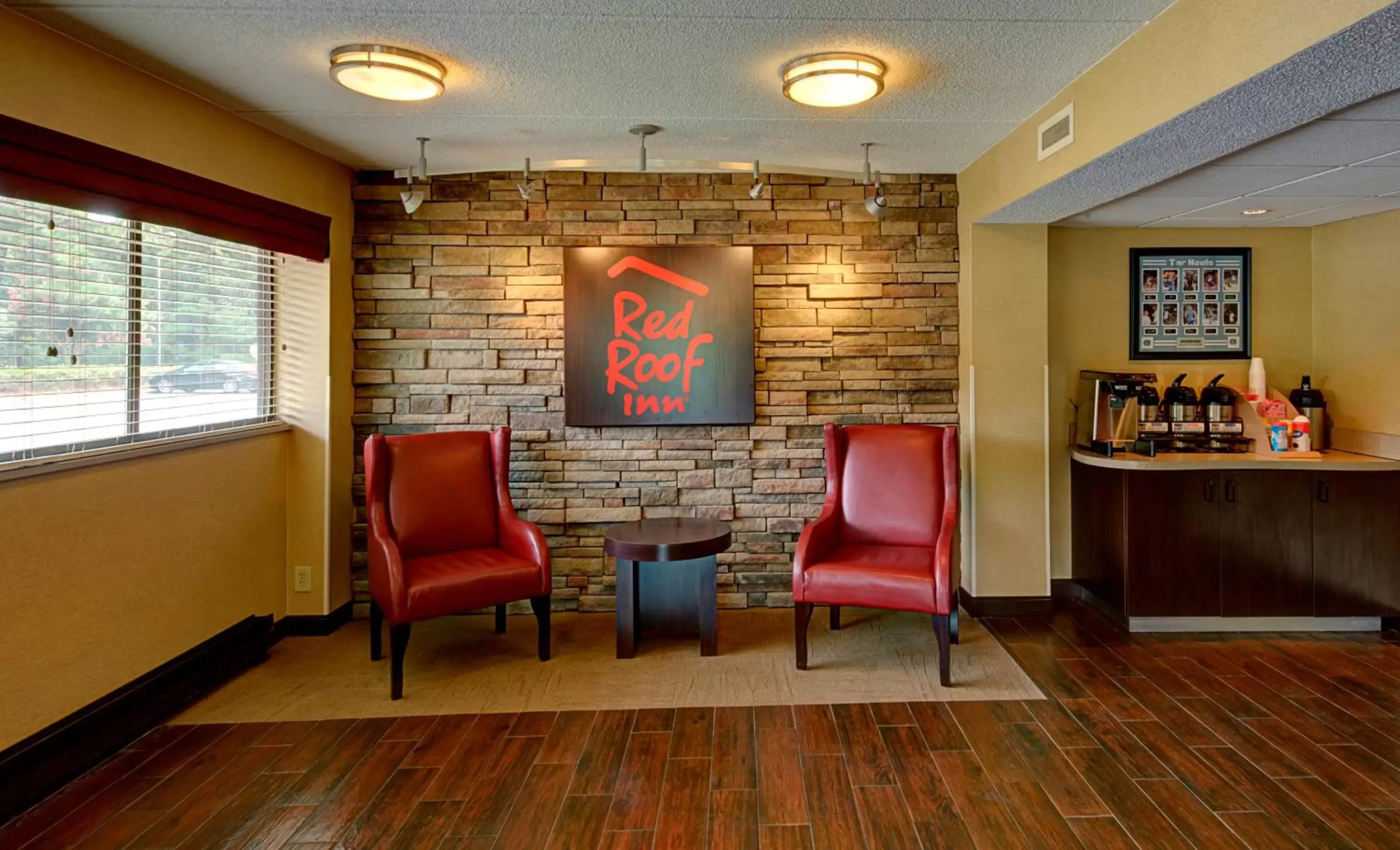 Lobby or reception, Seating Area in Red Roof Inn Chapel Hill - UNC