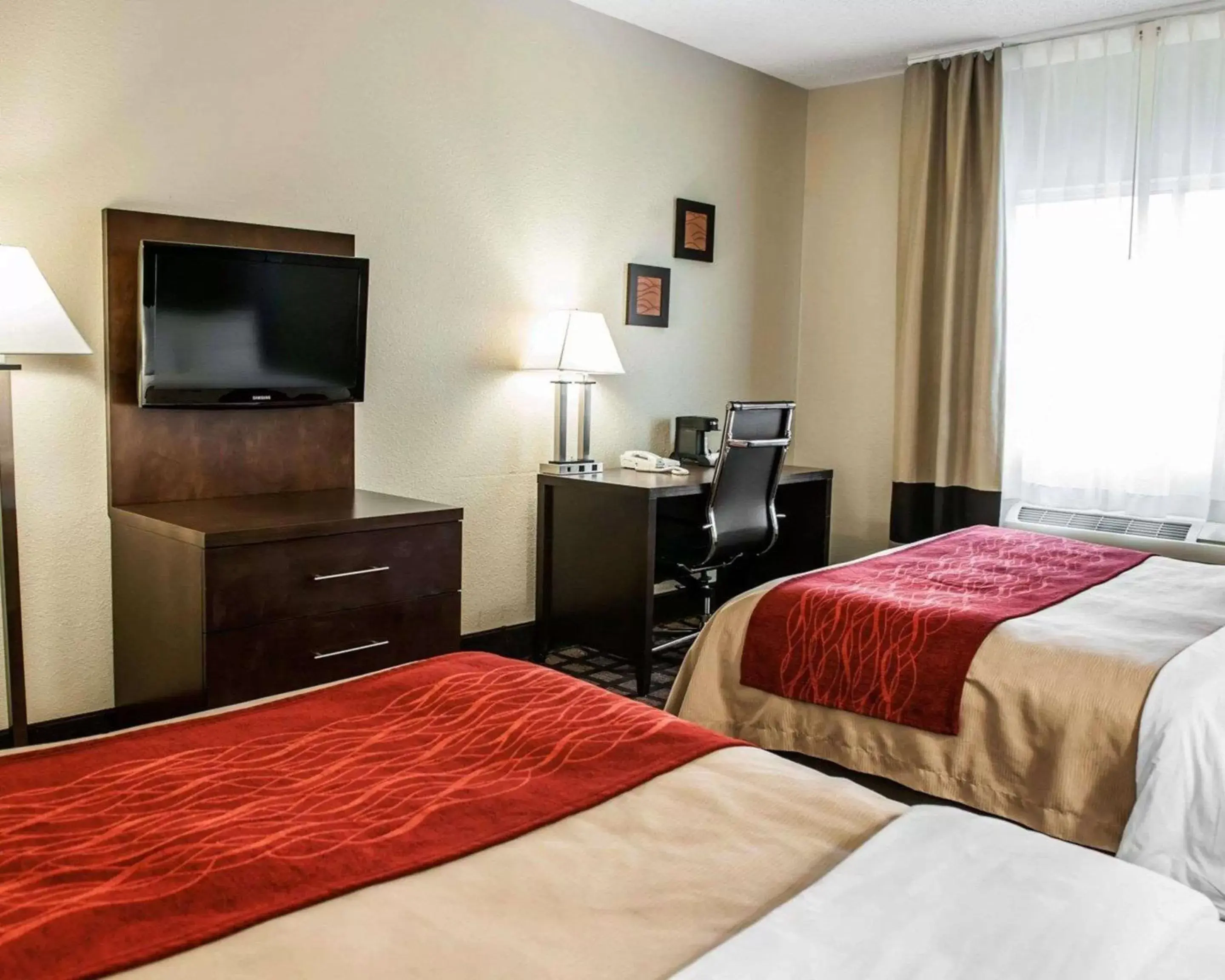 Photo of the whole room, Bed in Baymont by Wyndham Richmond I-70 Photo of the whole room, Bed in Baymont by Wyndham Richmond I-70