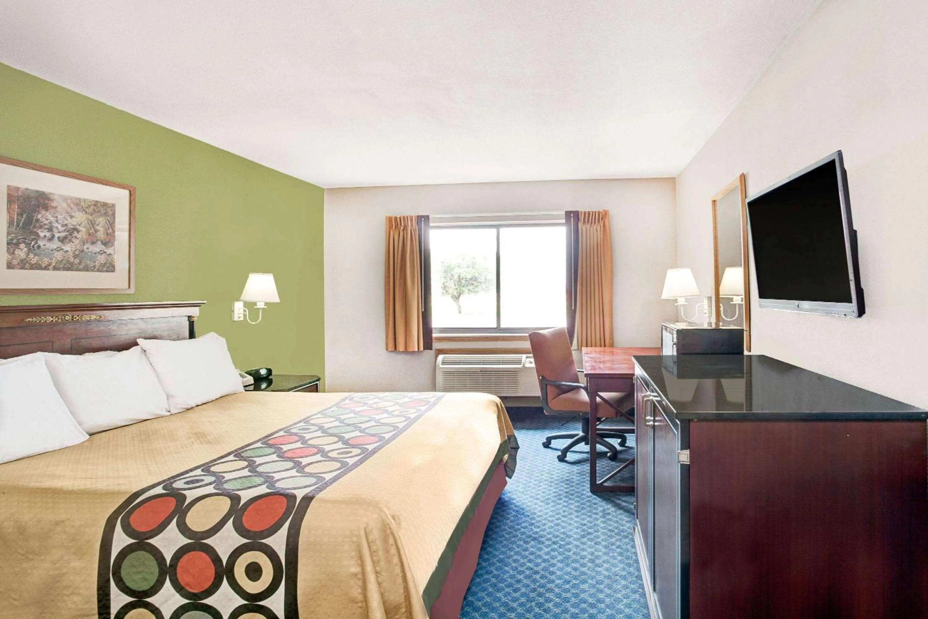 Photo of the whole room, Bed in Super 8 by Wyndham West Memphis