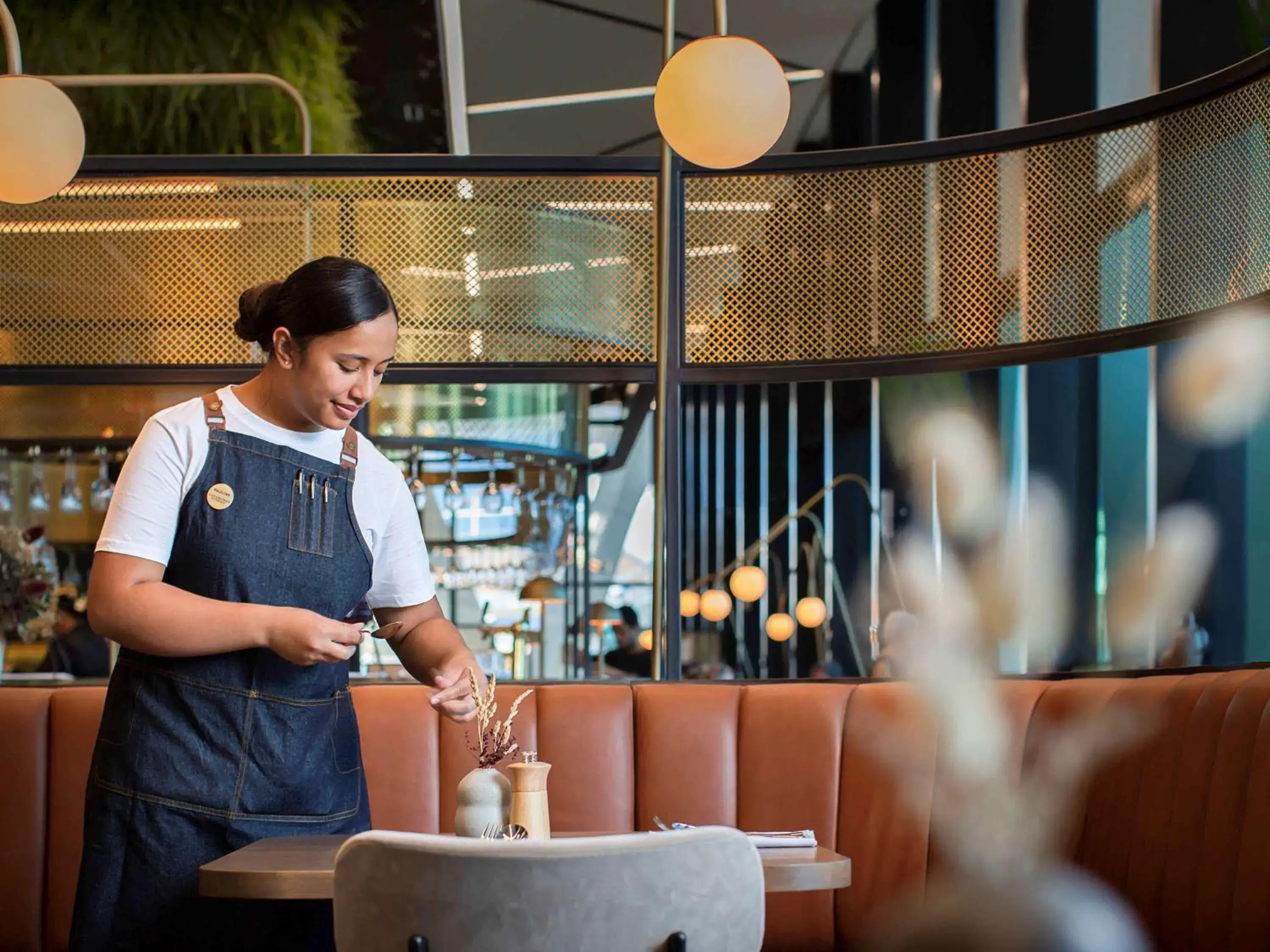 Restaurant/places to eat in Novotel Auckland Airport