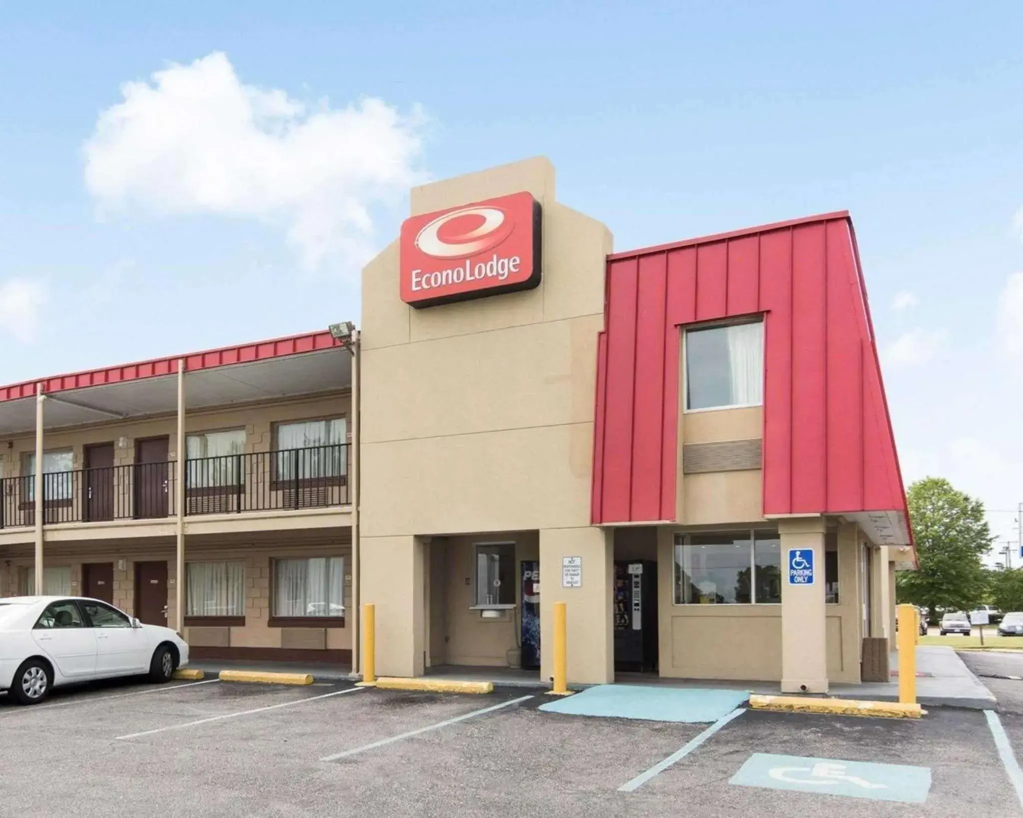 Property building in Econo Lodge Town Center
