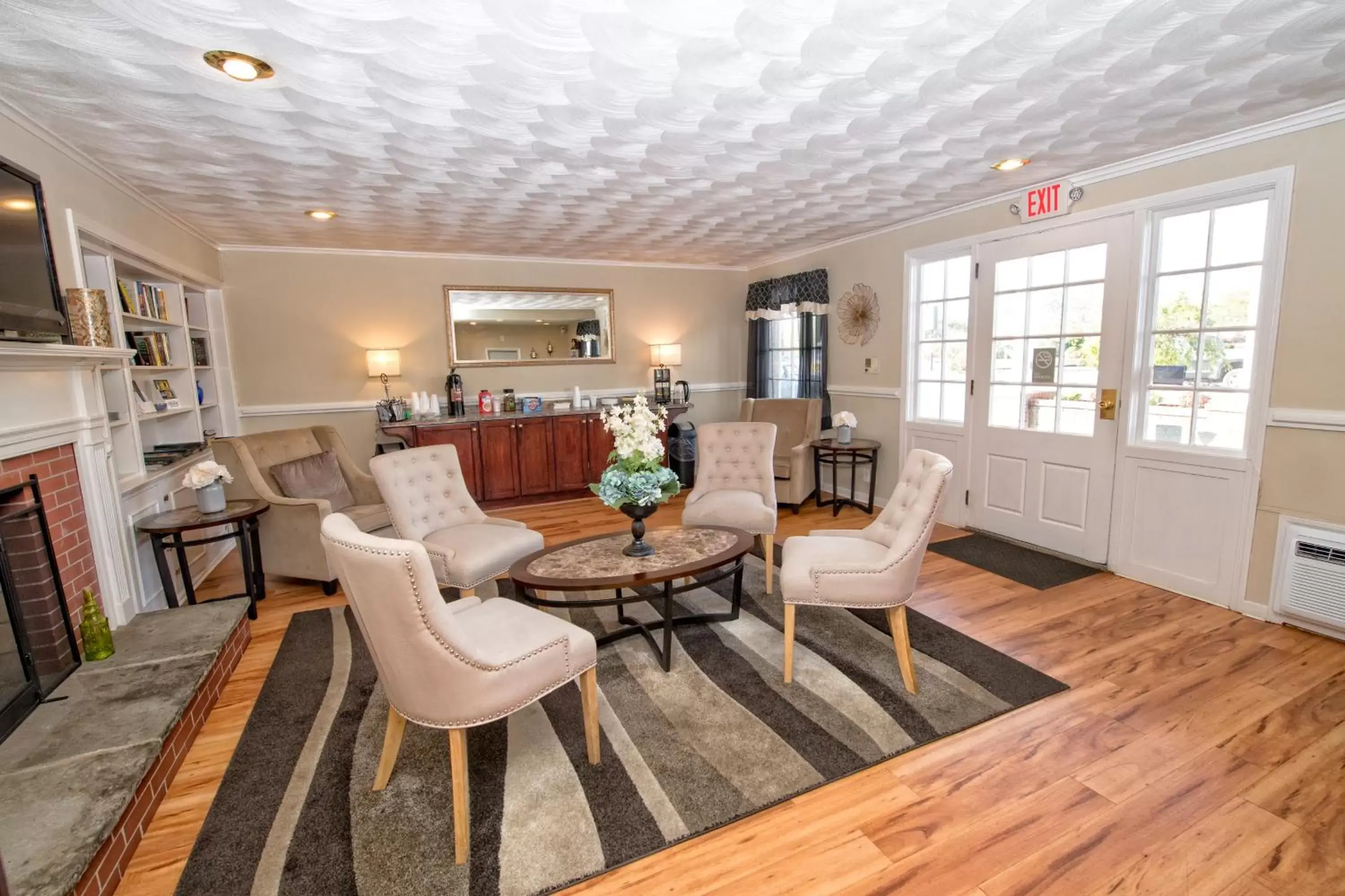 Lobby or reception, Seating Area in Colonial Inn Seekonk