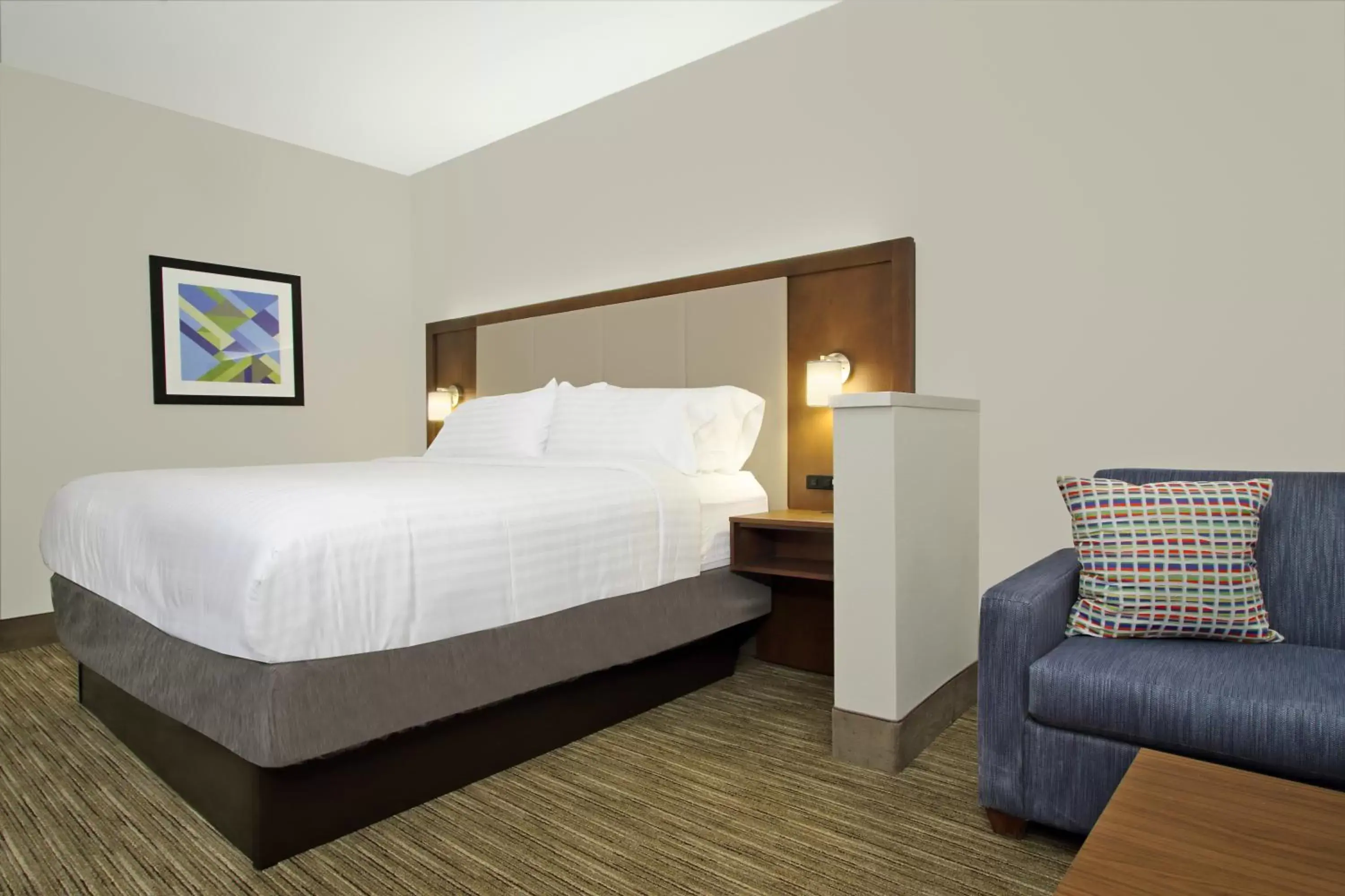 Bedroom, Bed in Holiday Inn Express & Suites - Columbus North, an IHG Hotel