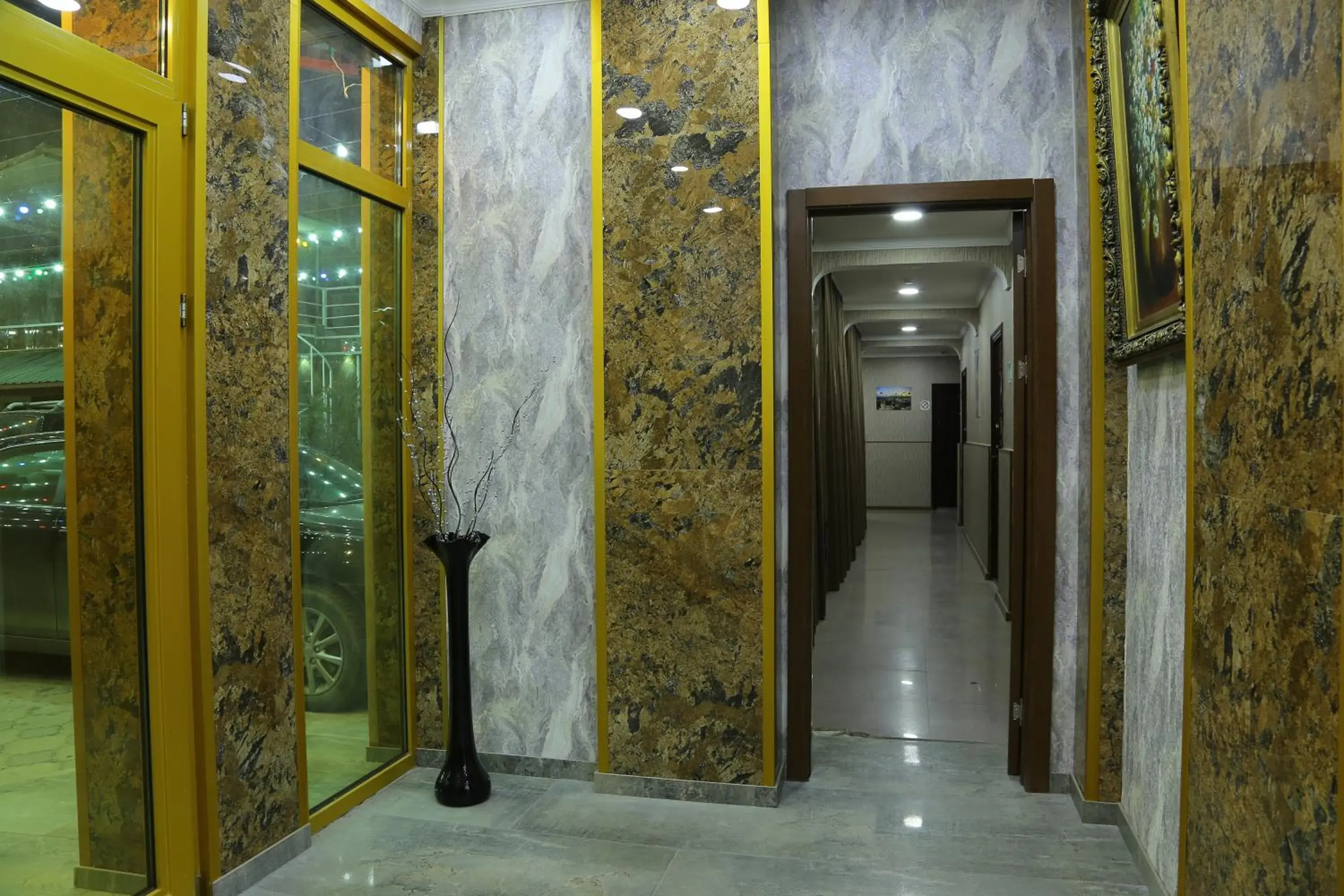 Lobby or reception, Bathroom in Dkd-bridge Hotel