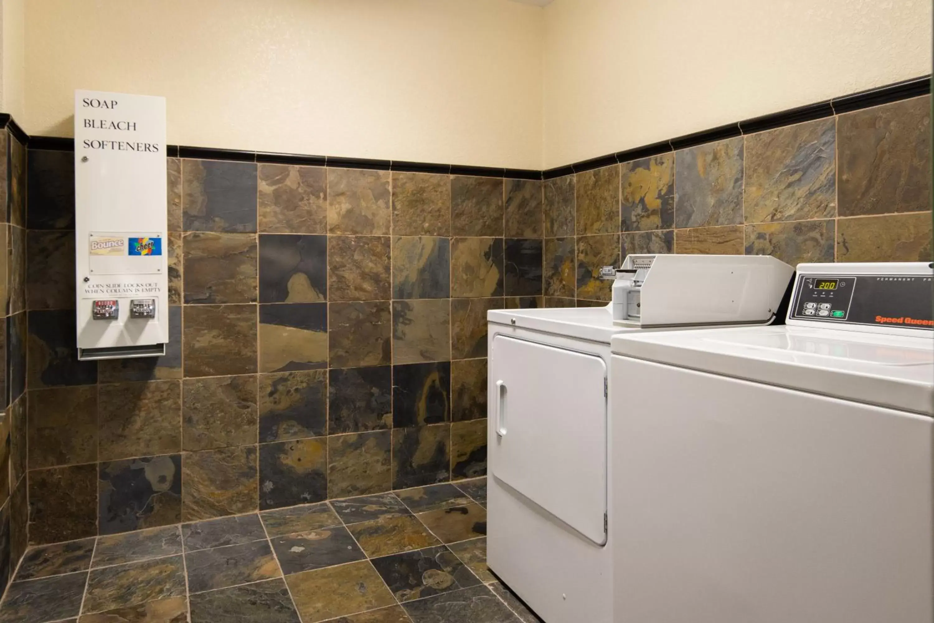 Area and facilities, Bathroom in Atherton Park Inn and Suites