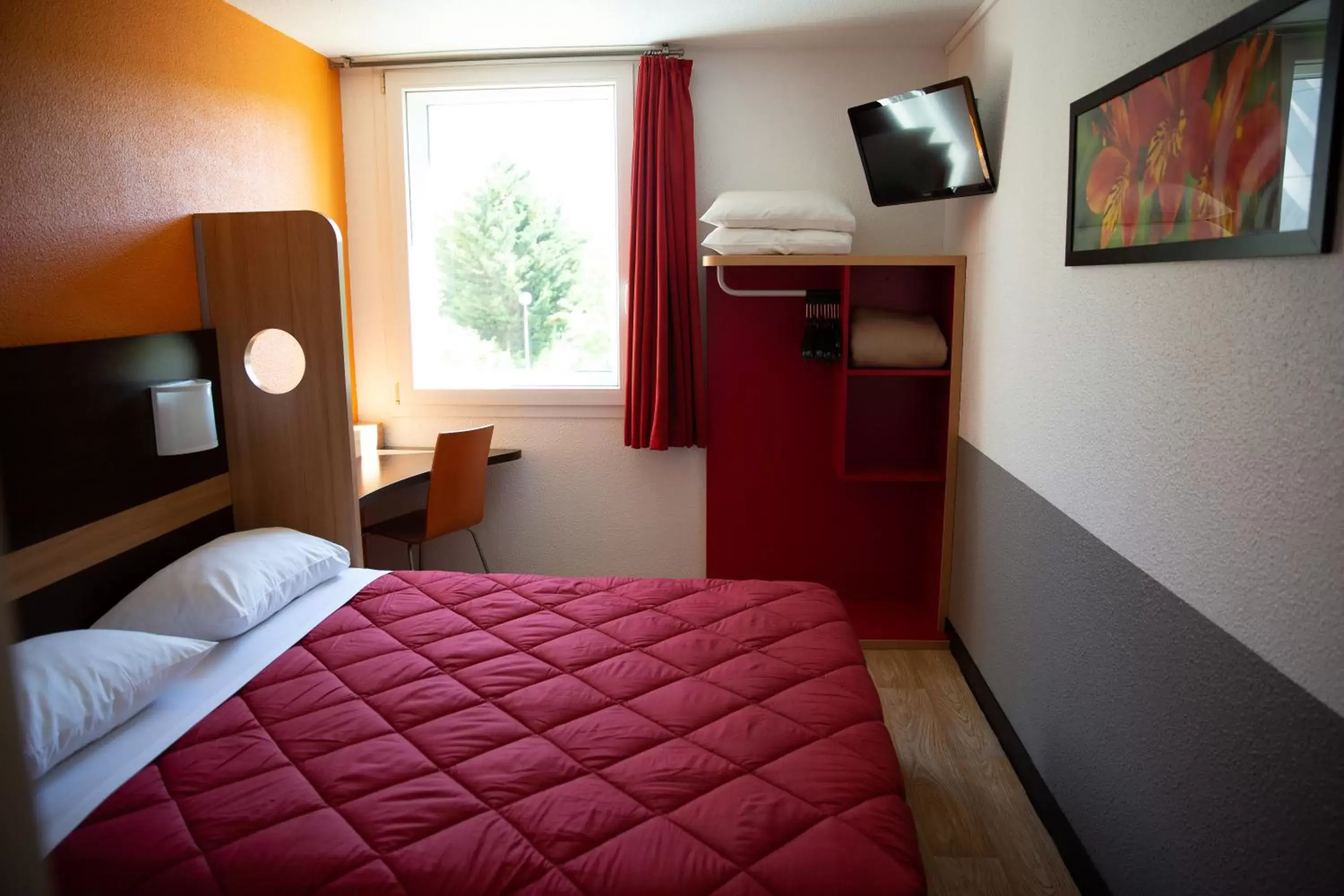 Photo of the whole room, Bed in Premiere Classe Roissy Aéroport Charles De Gaulle