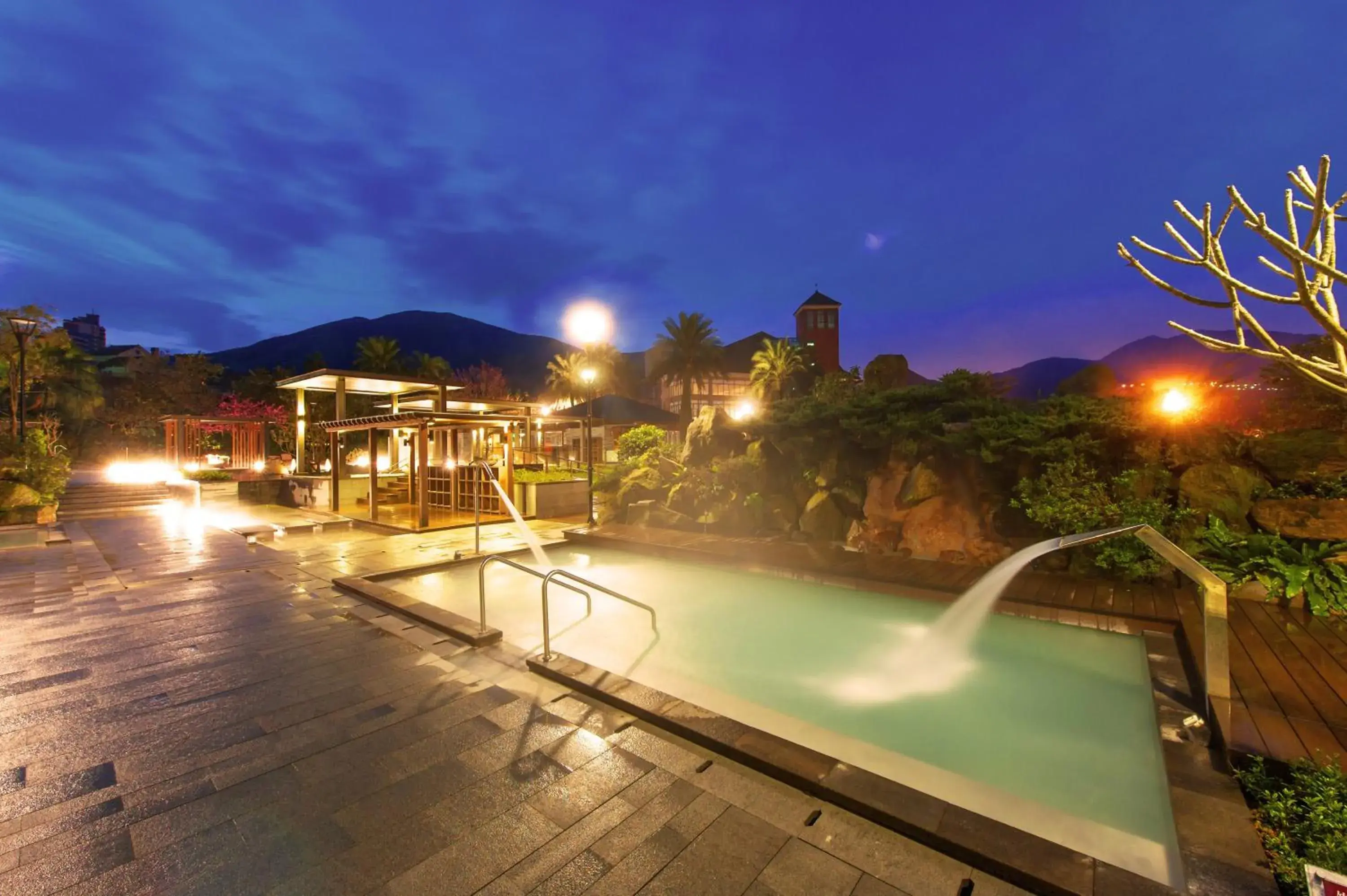 Hot Spring Bath, Swimming Pool in Yang Ming Shan Tien Lai Resort & Spa