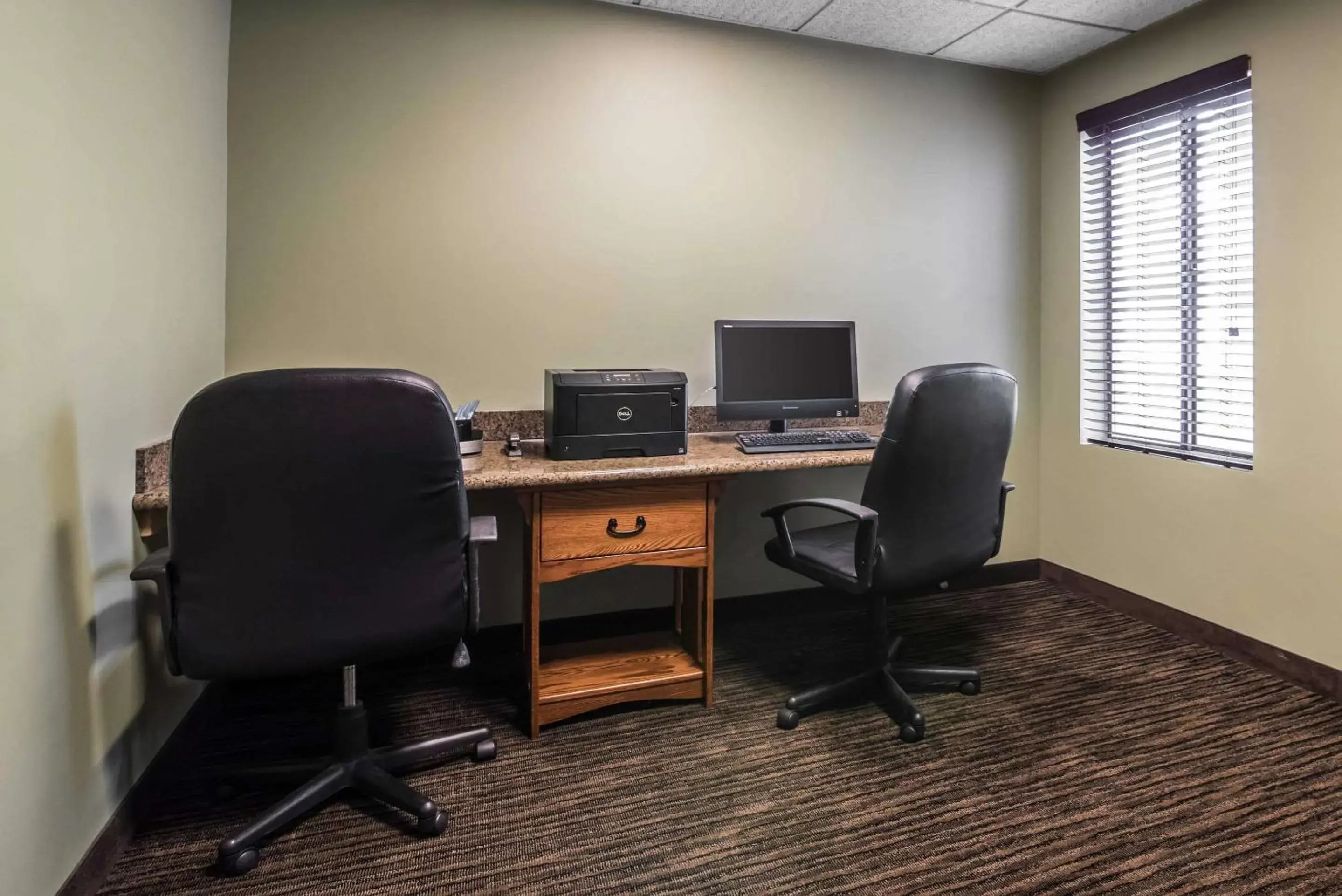 On site, Business Area/Conference Room in Clarion Inn & Suites - University Area